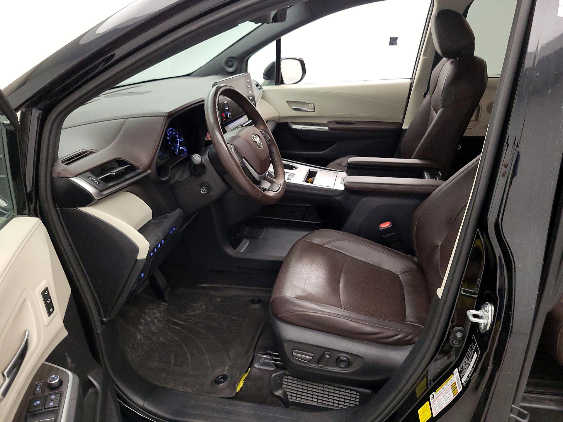 Thumbnail: 2021 Toyota Sienna - 11