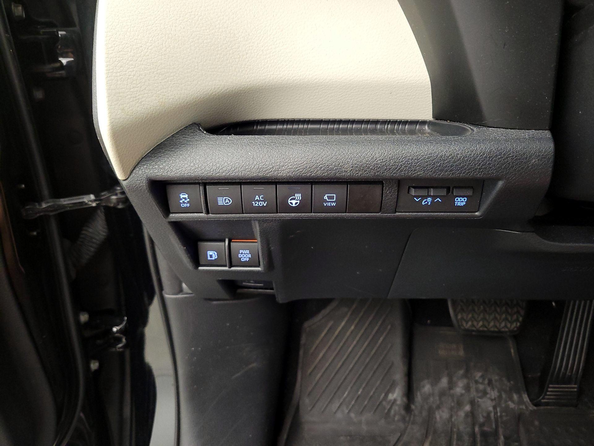 Thumbnail: 2021 Toyota Sienna - 13