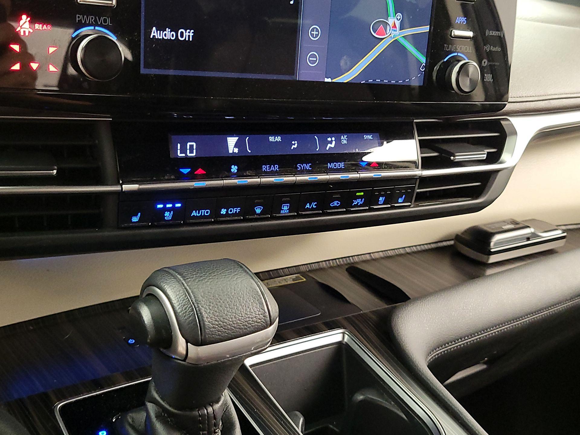 Thumbnail: 2021 Toyota Sienna - 16