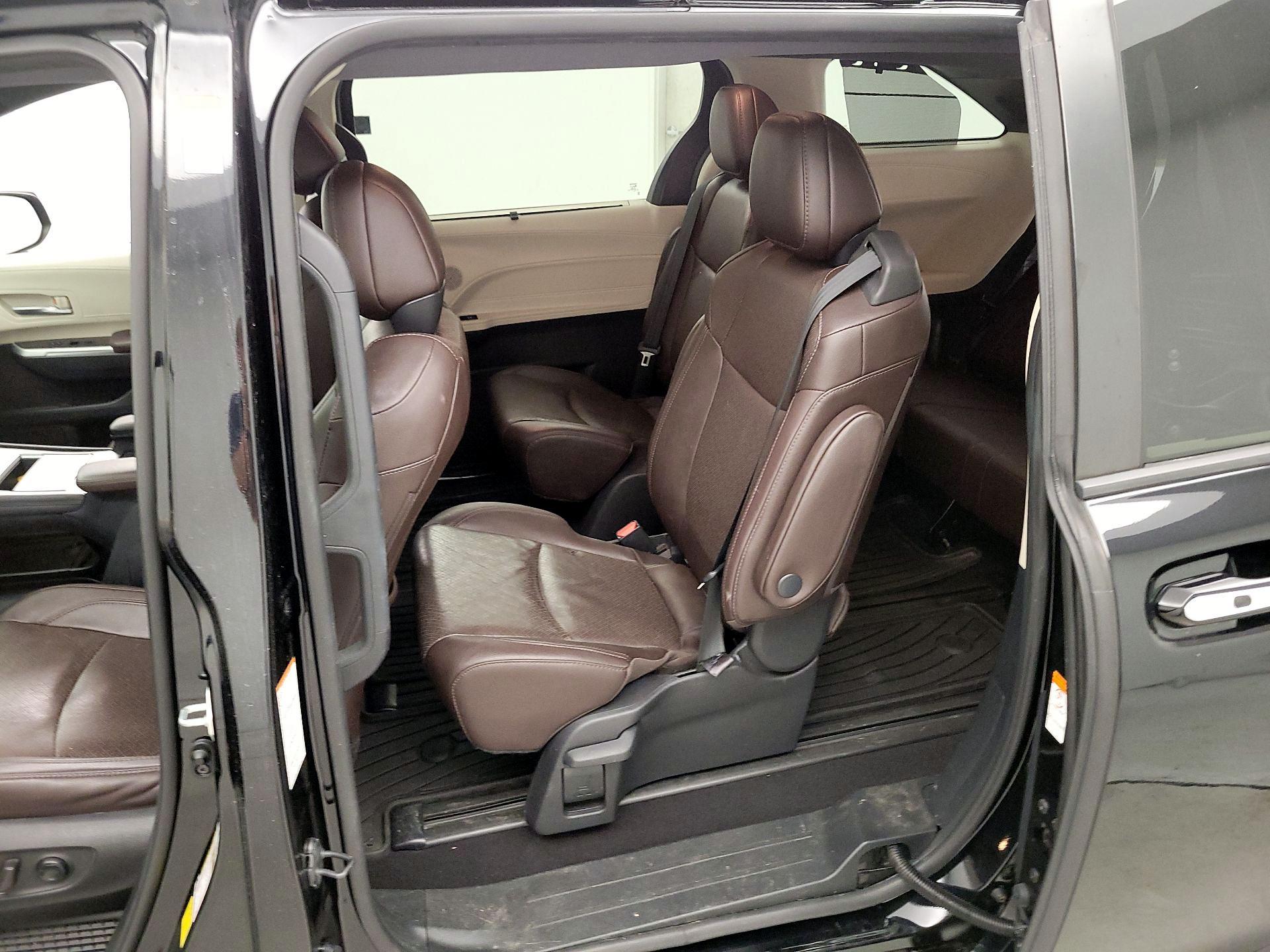 Thumbnail: 2021 Toyota Sienna - 20
