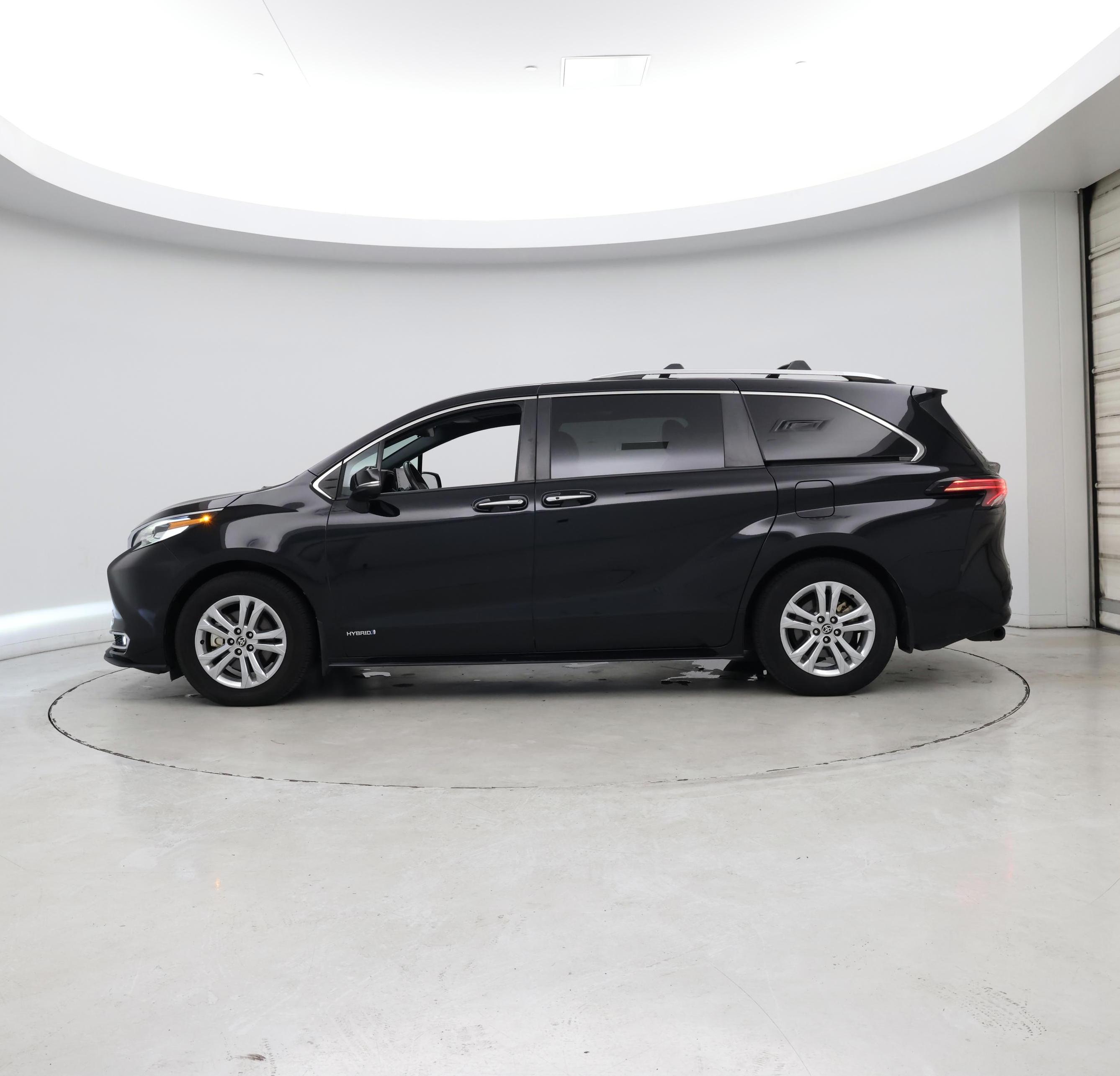 Thumbnail: 2021 Toyota Sienna - 3
