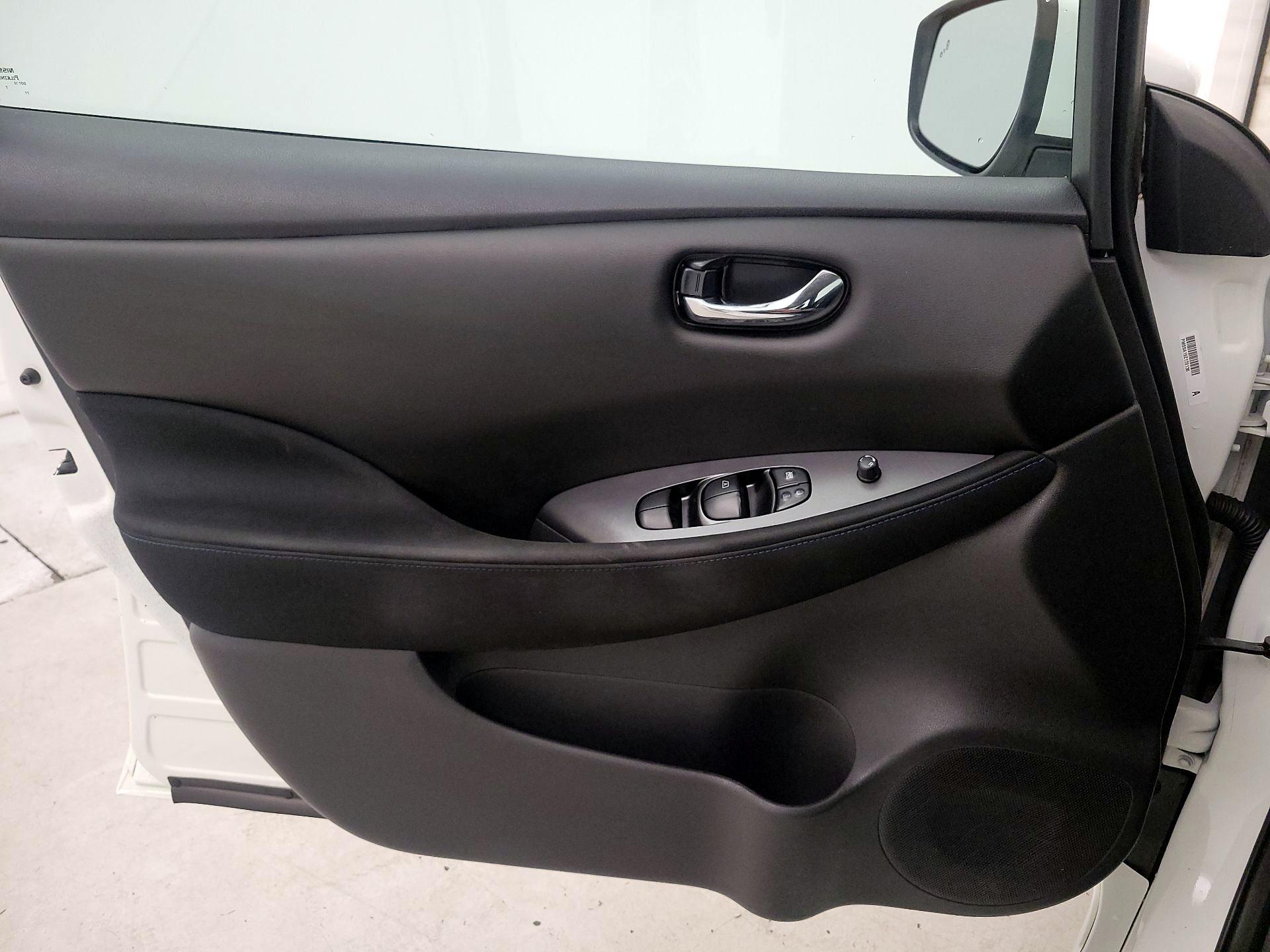Thumbnail: 2020 Nissan Leaf - 12