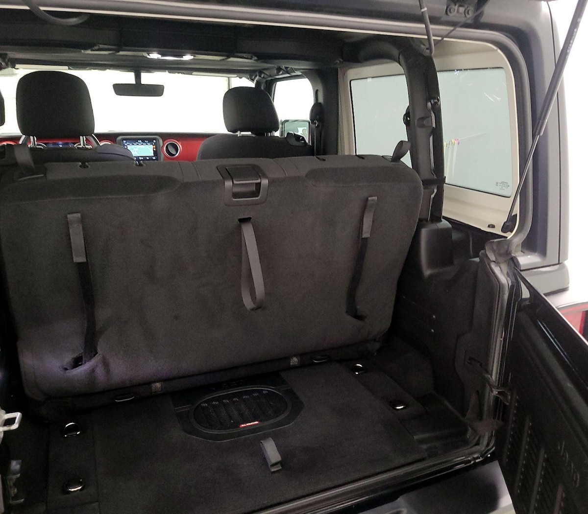 Trunk/Cargo (Seats Up)