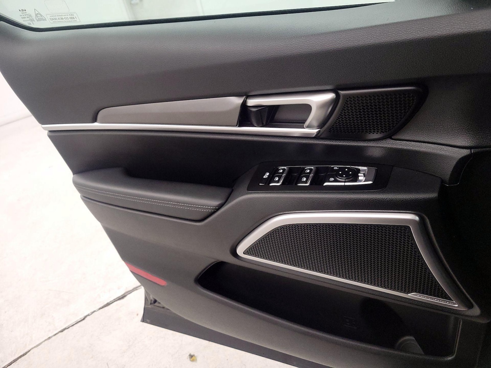 2025 Kia Telluride S - Photo 13