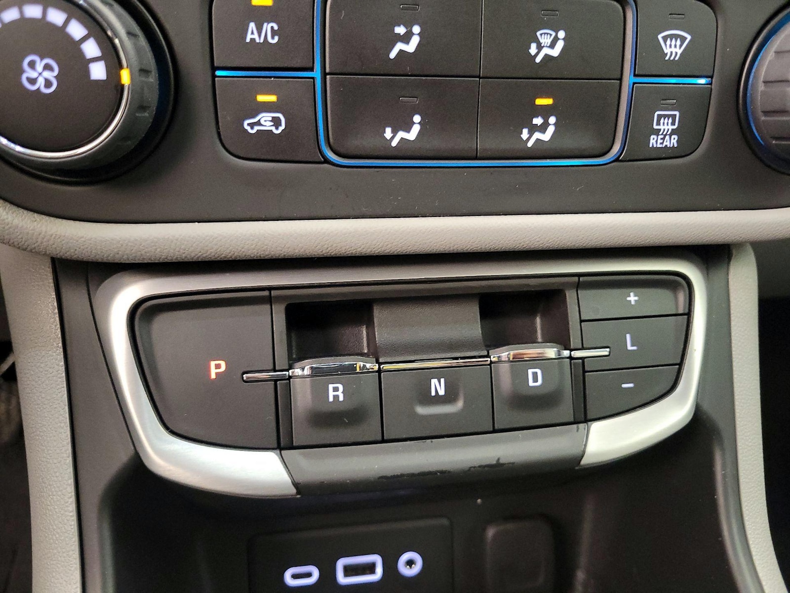 2023 GMC Terrain SLE - Photo 18
