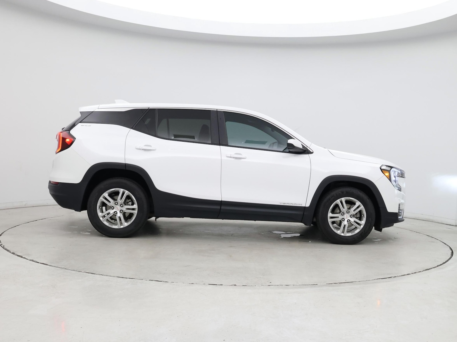 2023 GMC Terrain SLE - Photo 8