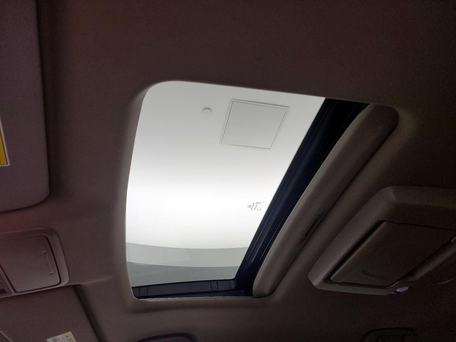 Sunroof(s) & Overhead Airbags