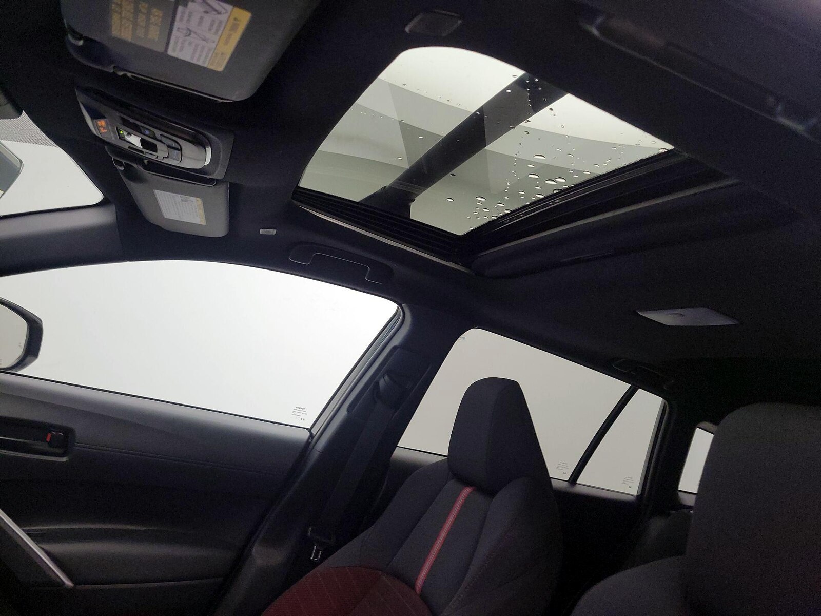 Sunroof(s) & Overhead Airbags
