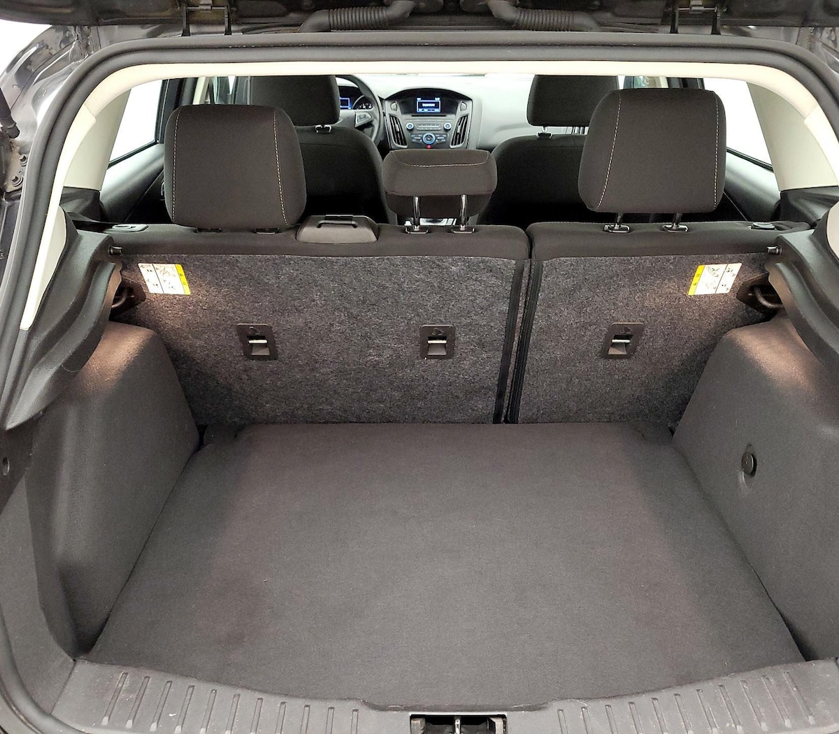 Trunk/Cargo (Seats Up)