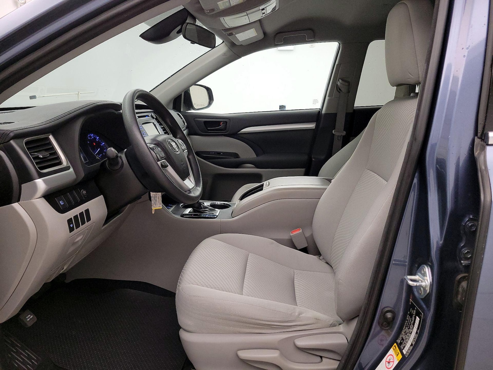2018 Toyota Highlander LE - Photo 12