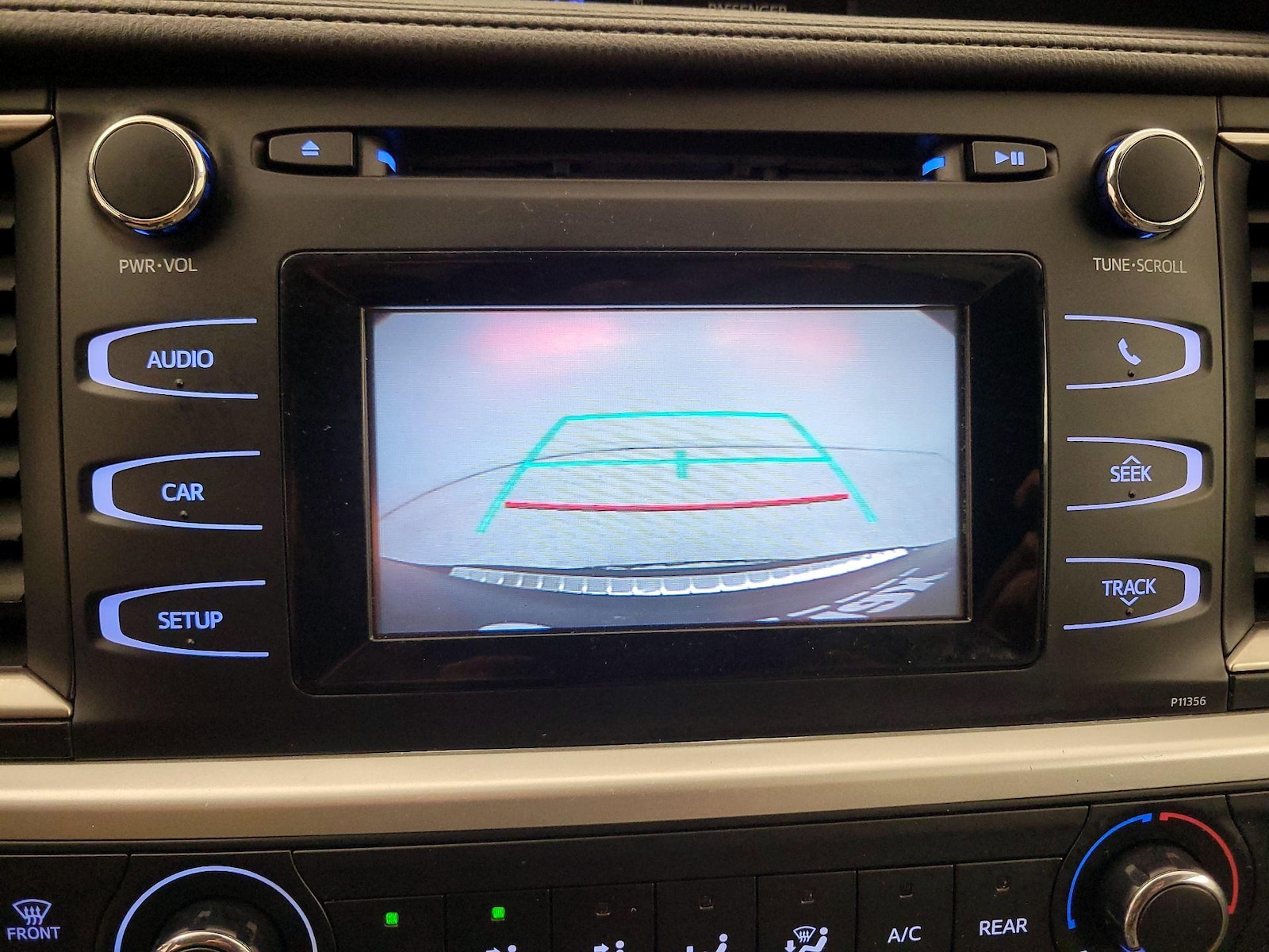 2018 Toyota Highlander LE - Photo 15