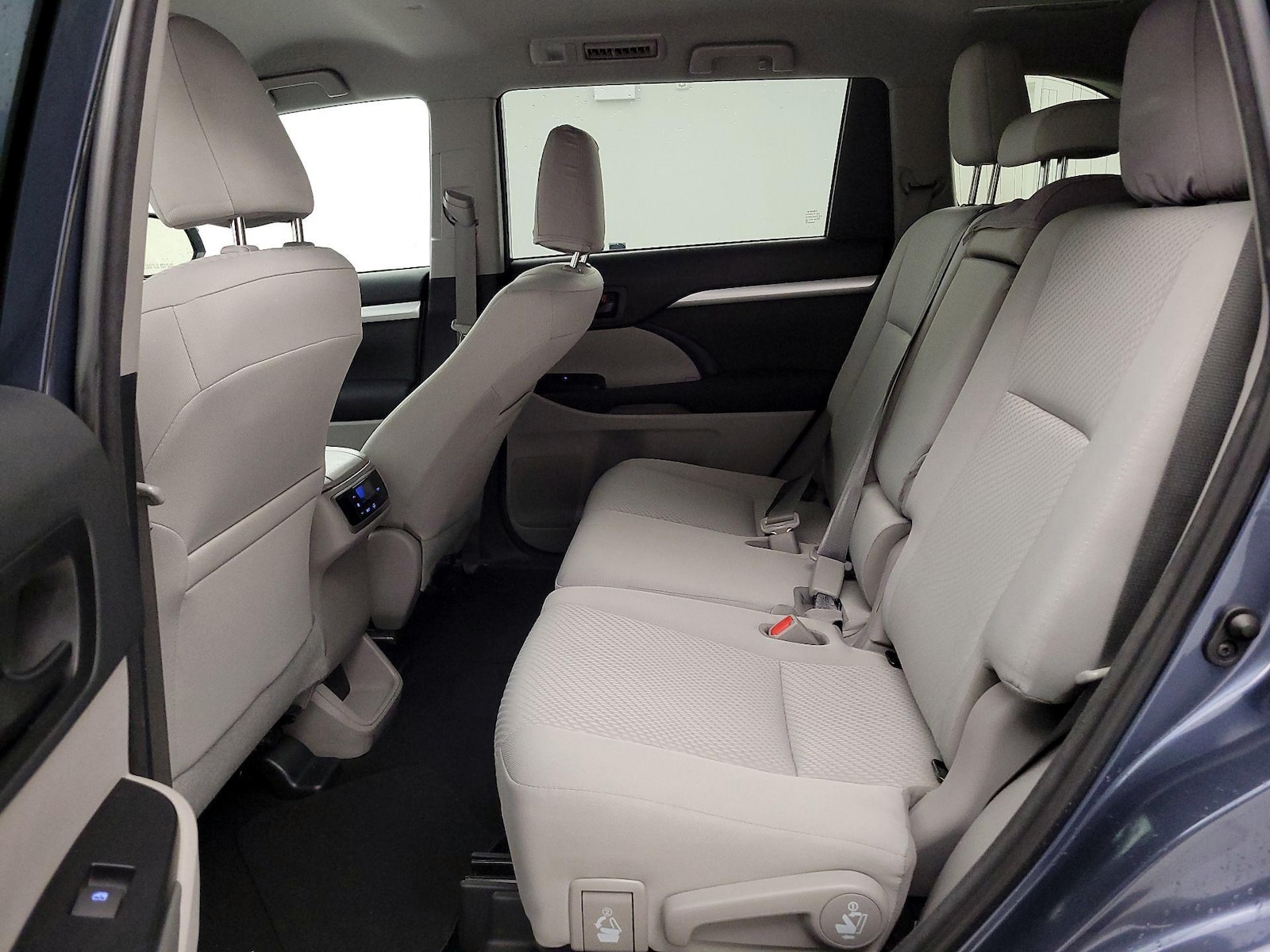 2018 Toyota Highlander LE - Photo 20