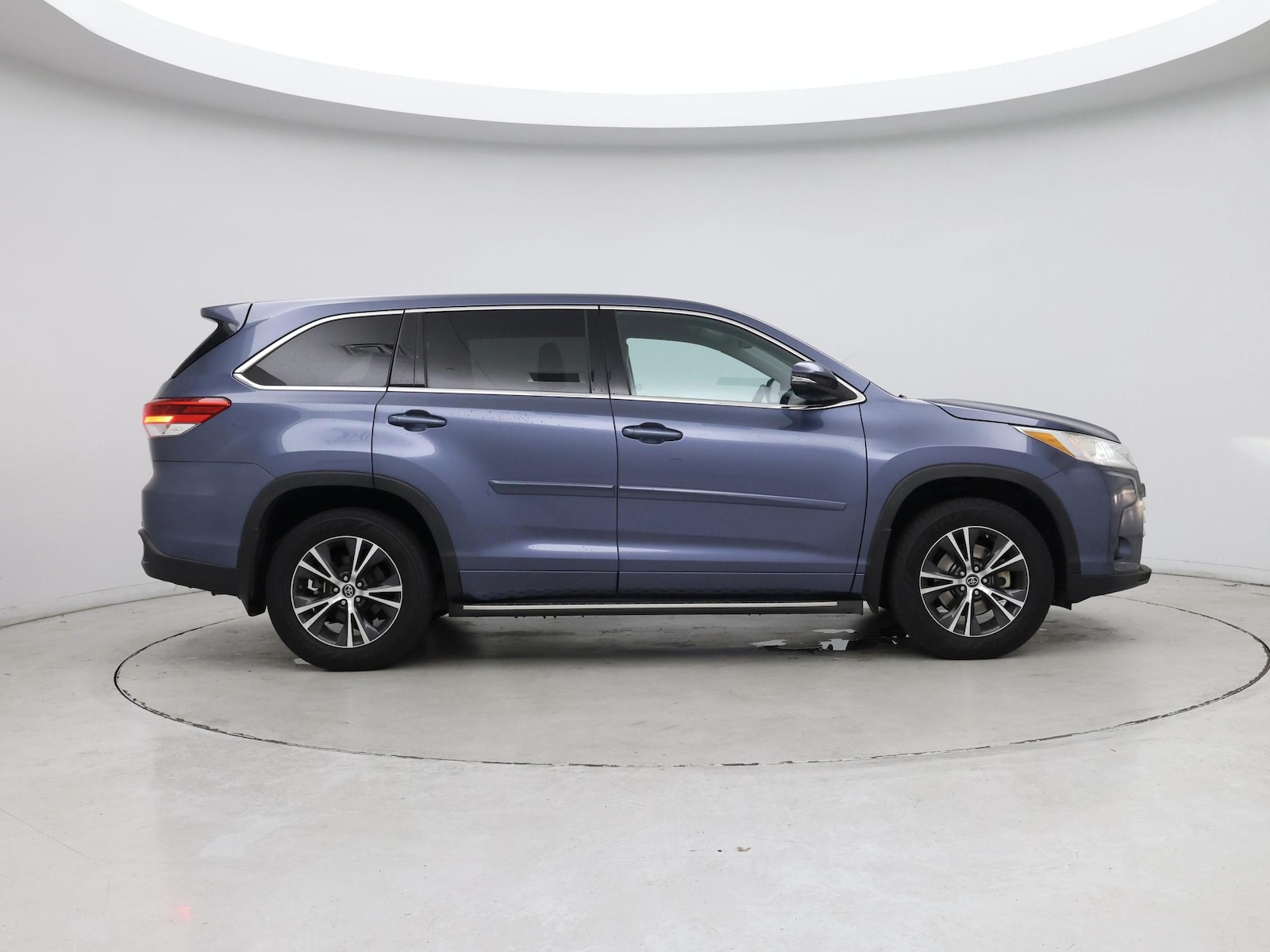 2018 Toyota Highlander LE - Photo 8