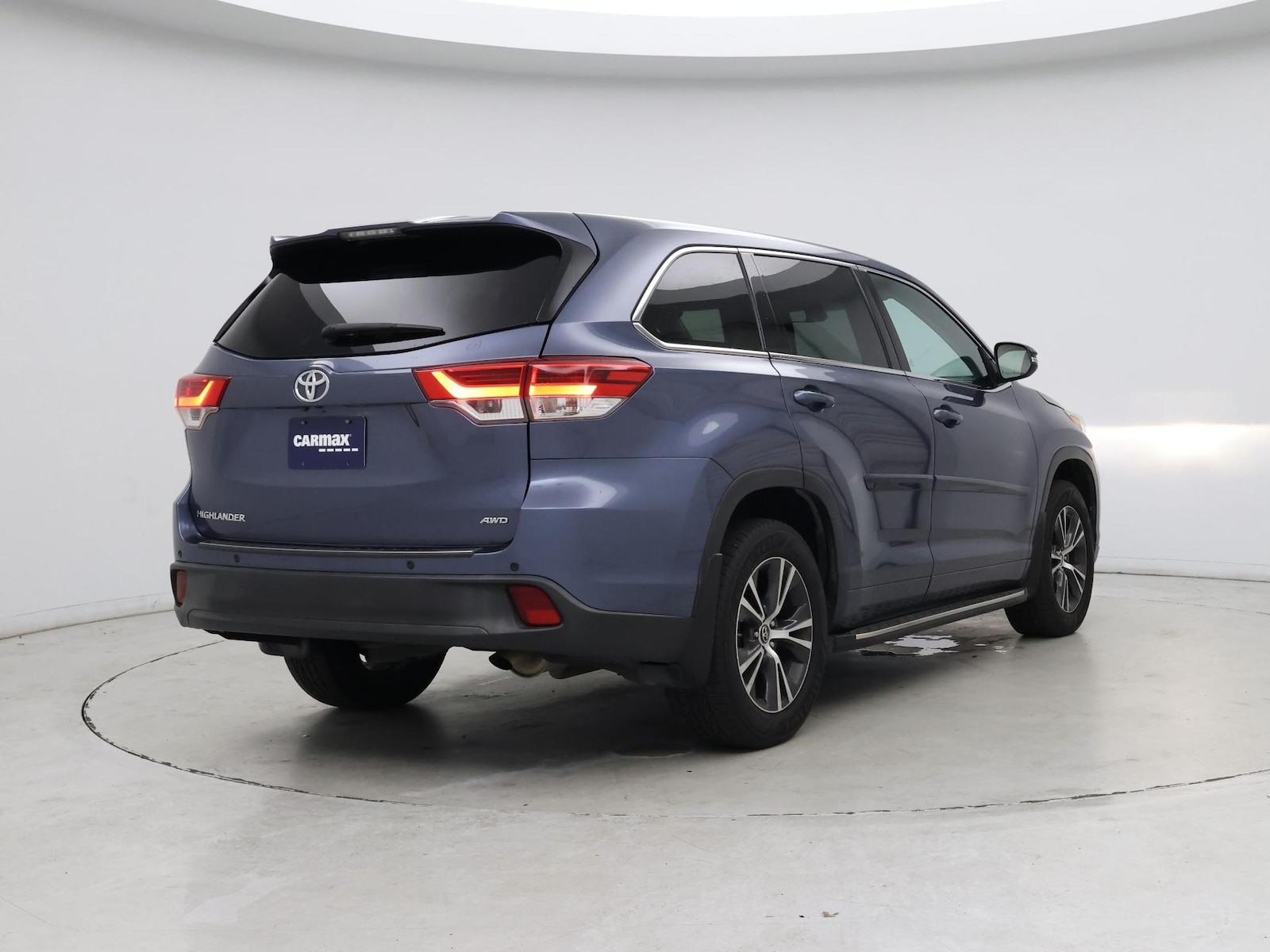 2018 Toyota Highlander LE - Photo 9