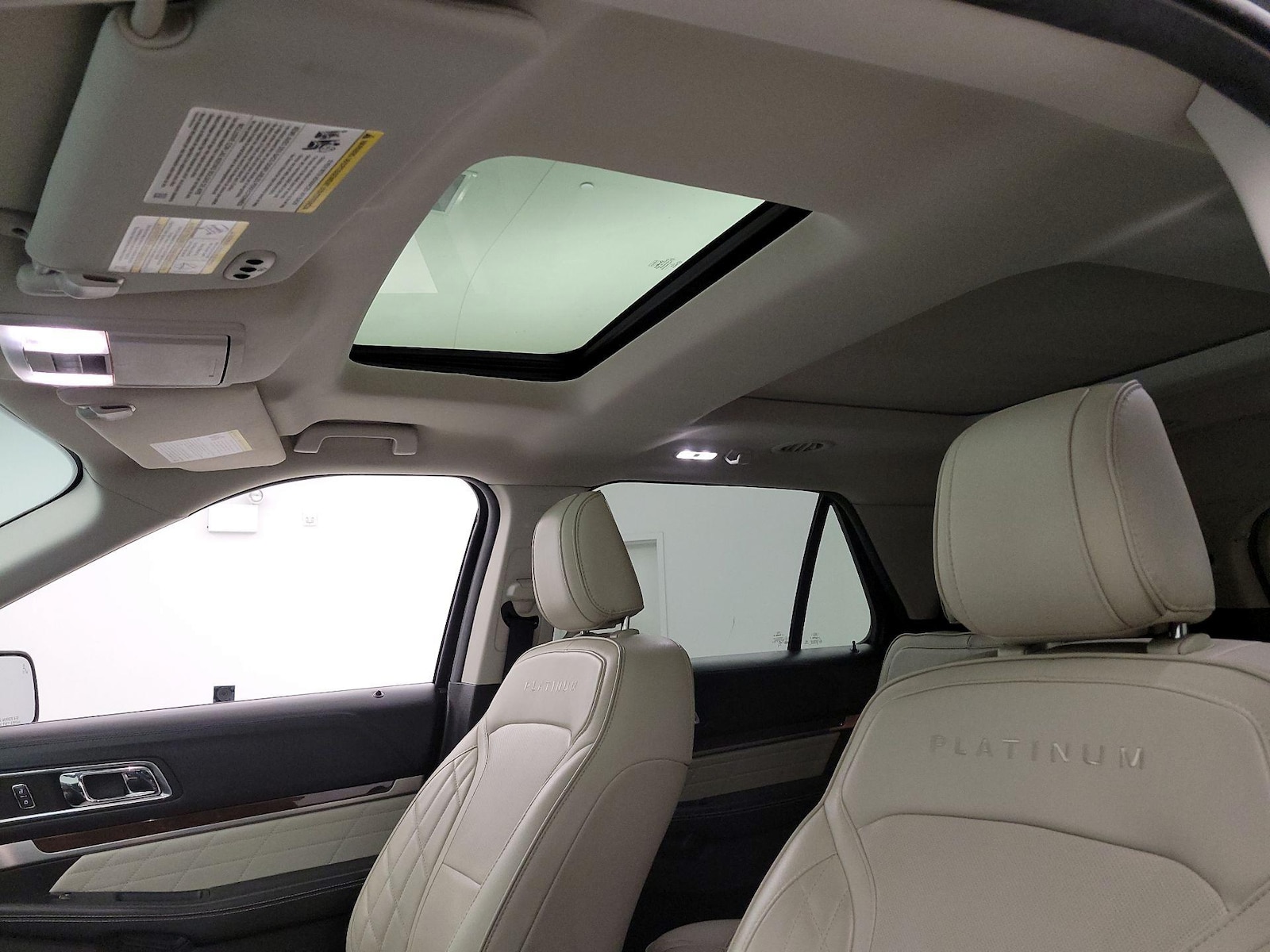 Panoramic Sunroof & Skylight(s)