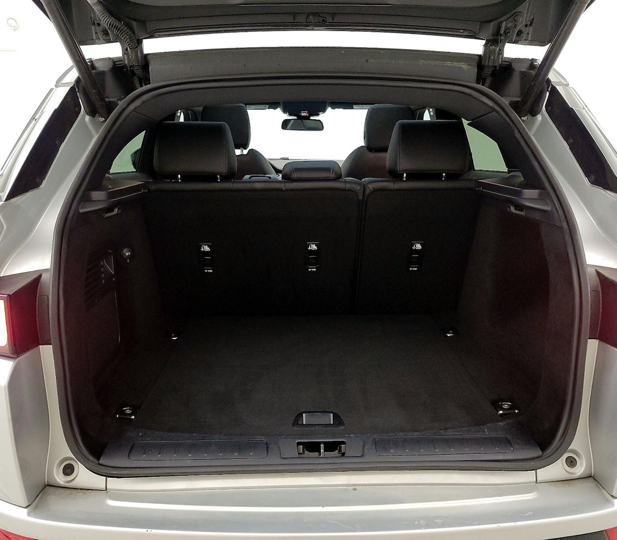 Trunk/Cargo (Seats Up)