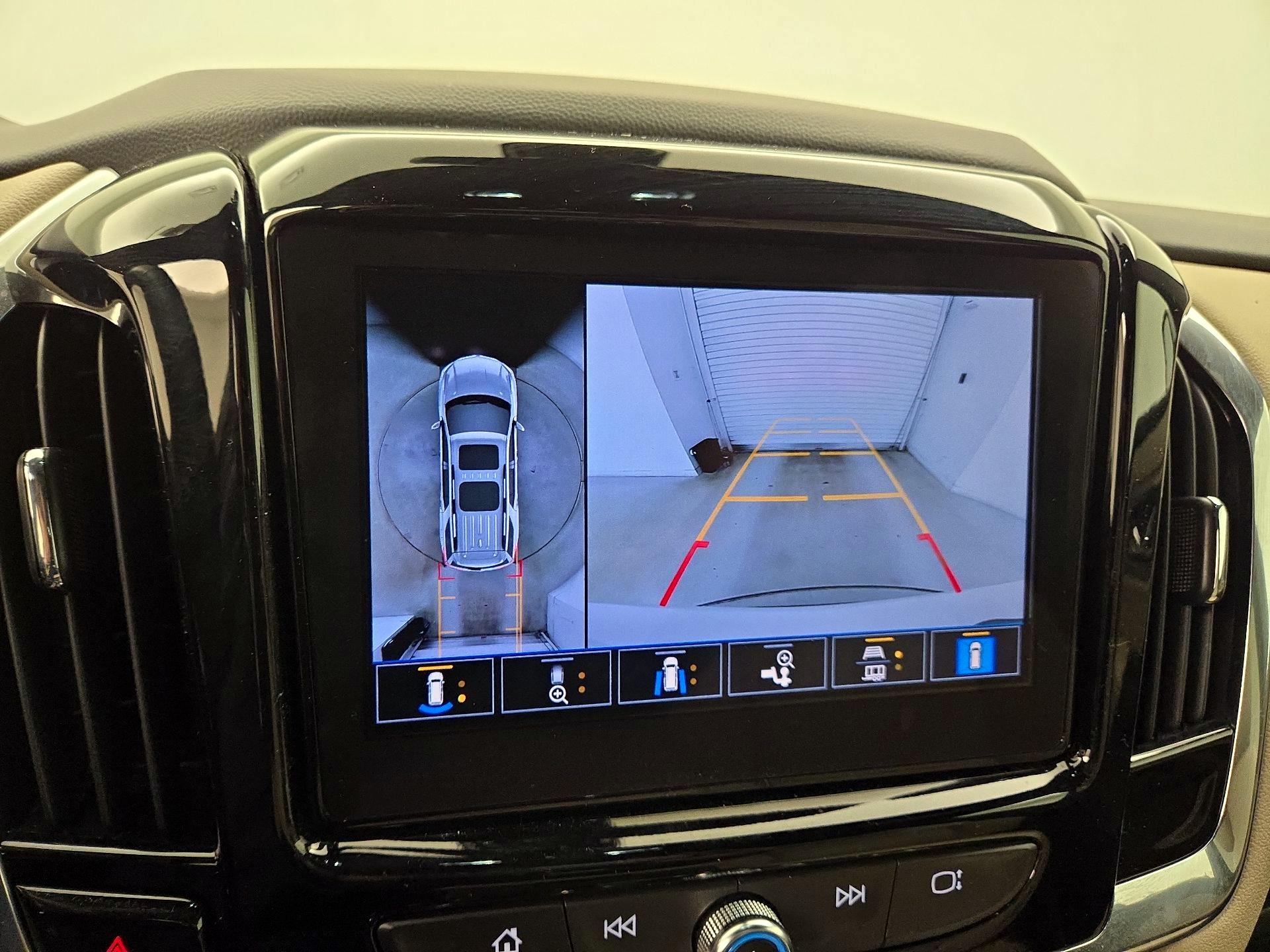 Thumbnail: 2023 Chevrolet Traverse - 15