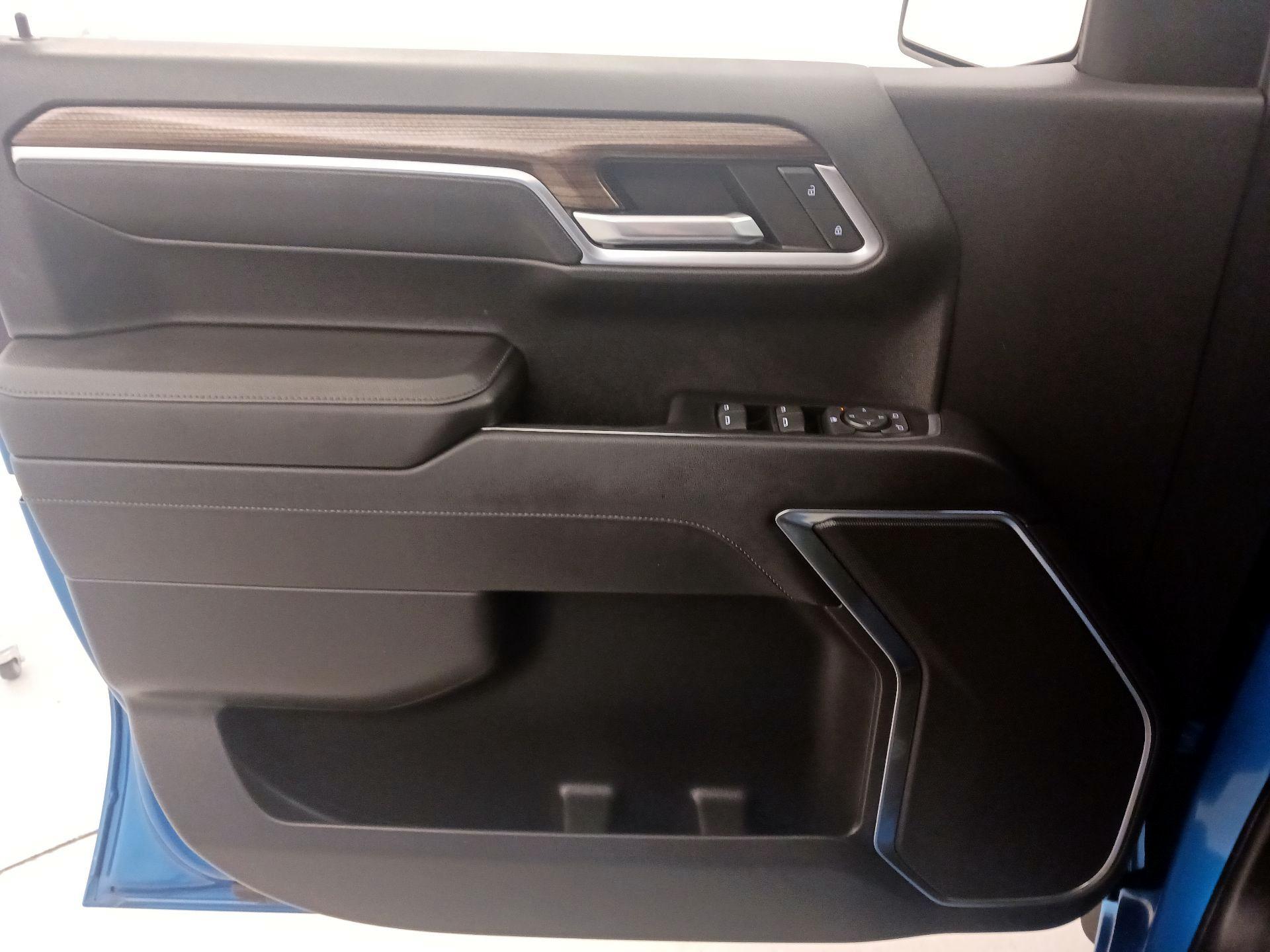 Thumbnail: 2022 Chevrolet Silverado 1500 - 12