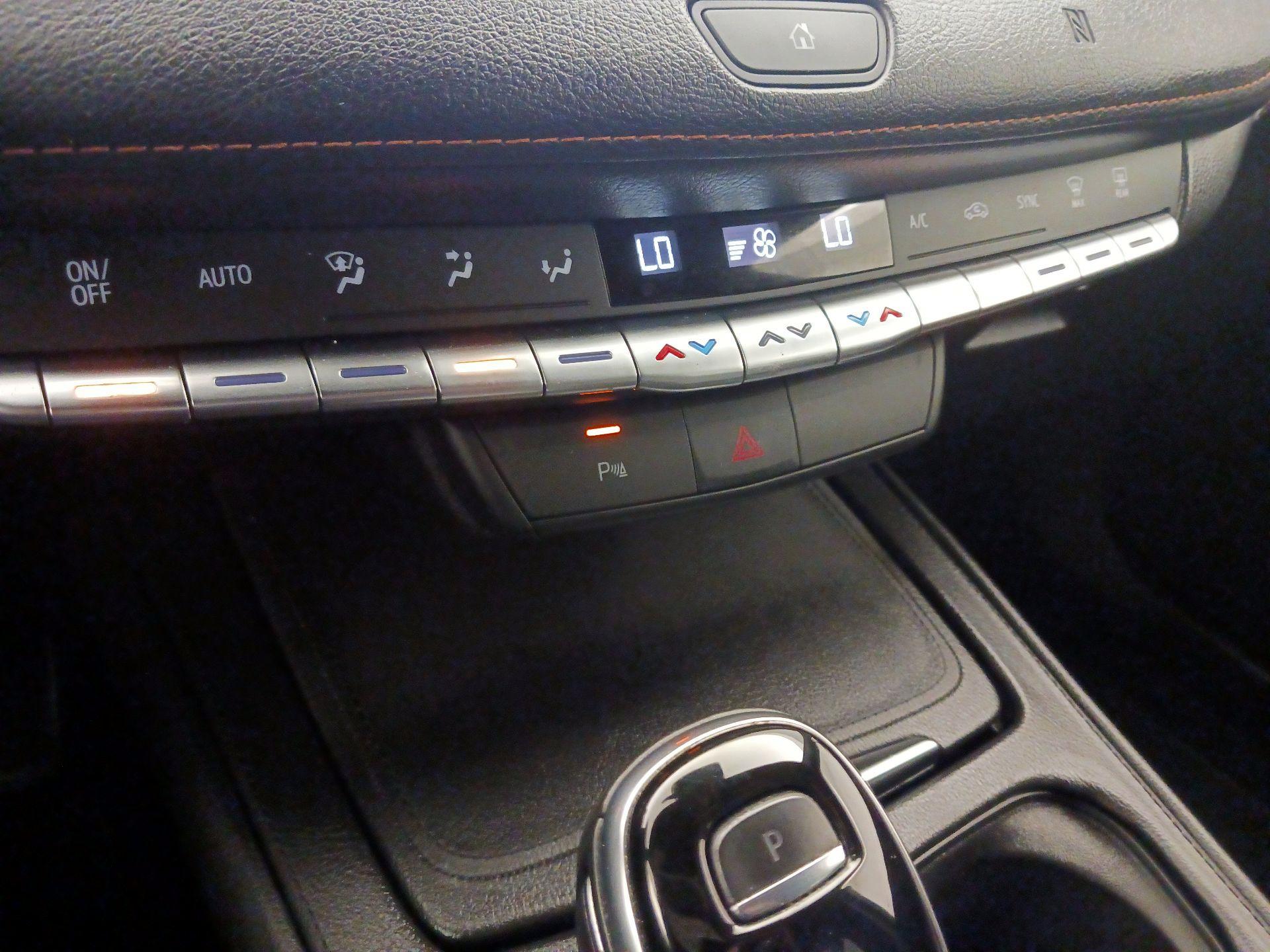 Thumbnail: 2021 Cadillac XT4 - 16