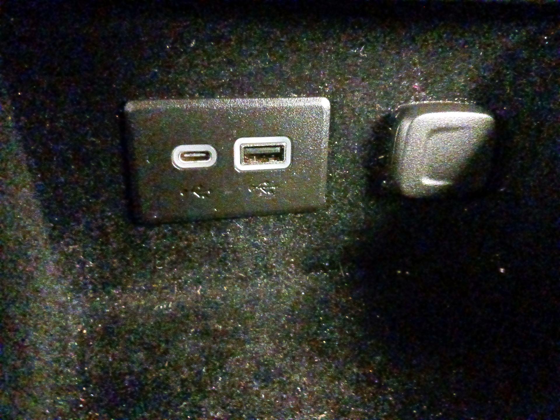 Thumbnail: 2021 Cadillac XT4 - 18