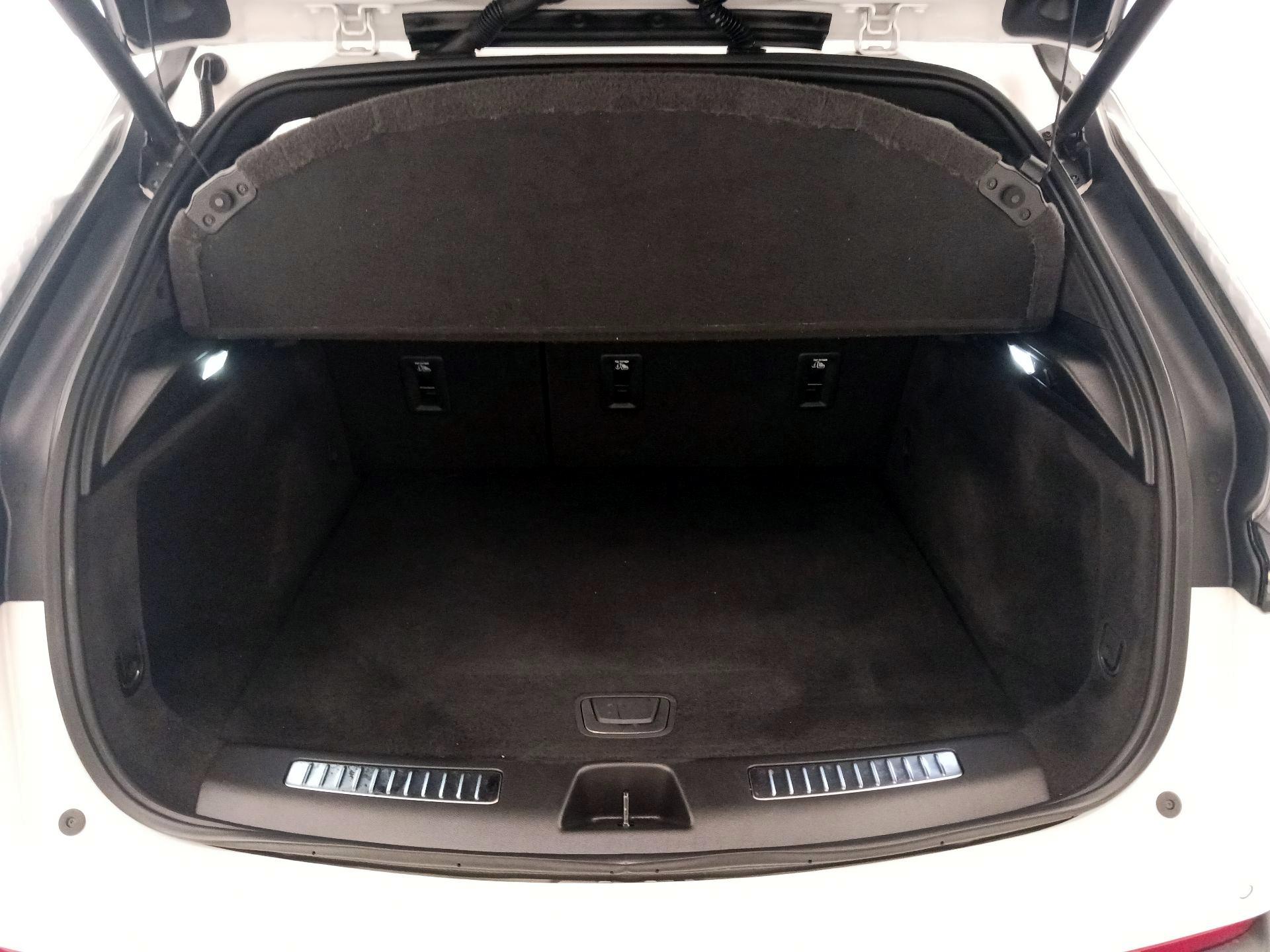 Thumbnail: 2021 Cadillac XT4 - 20