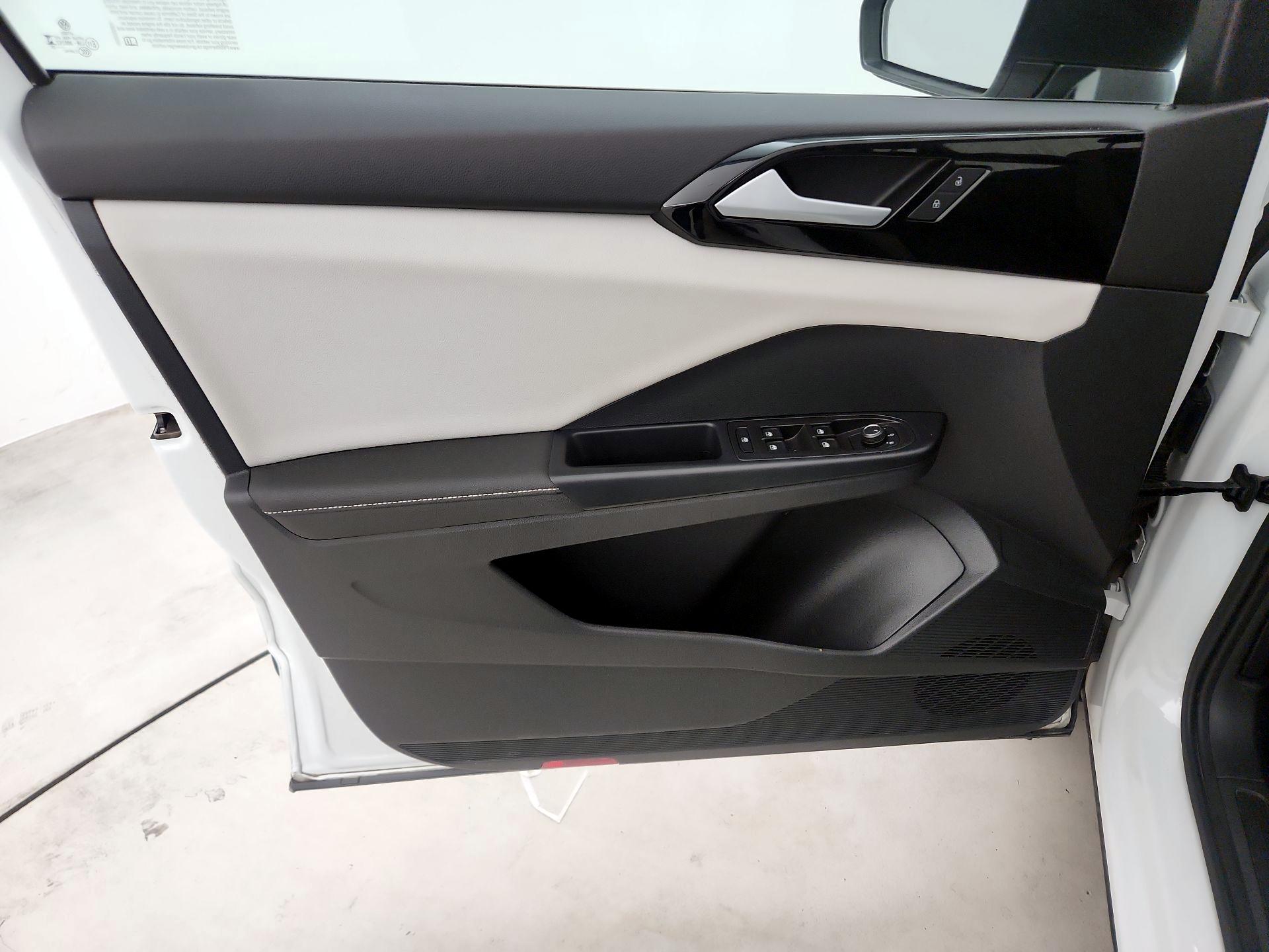 Thumbnail: 2025 Volkswagen Taos - 12