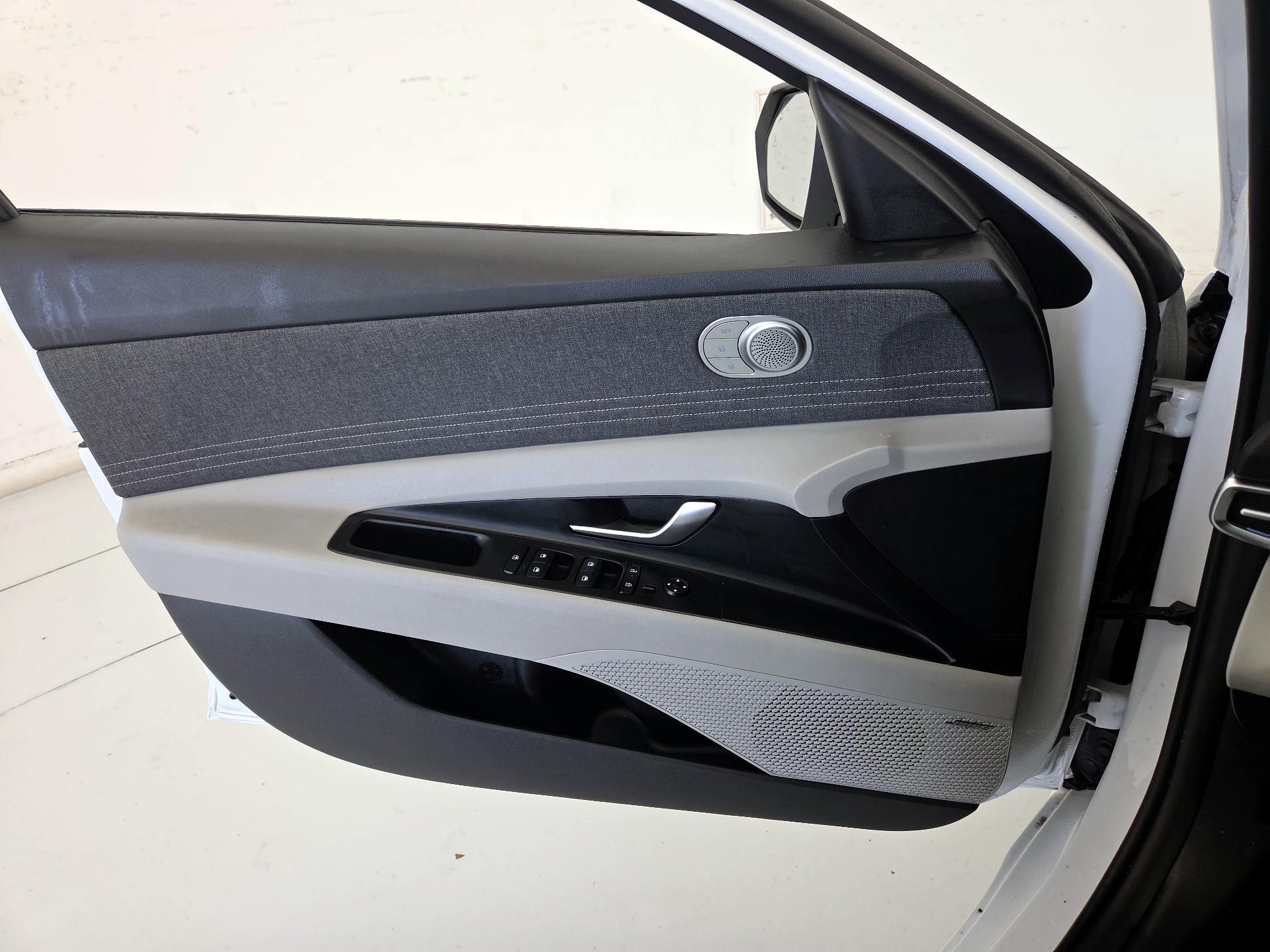 Thumbnail: 2025 Hyundai Elantra - 12