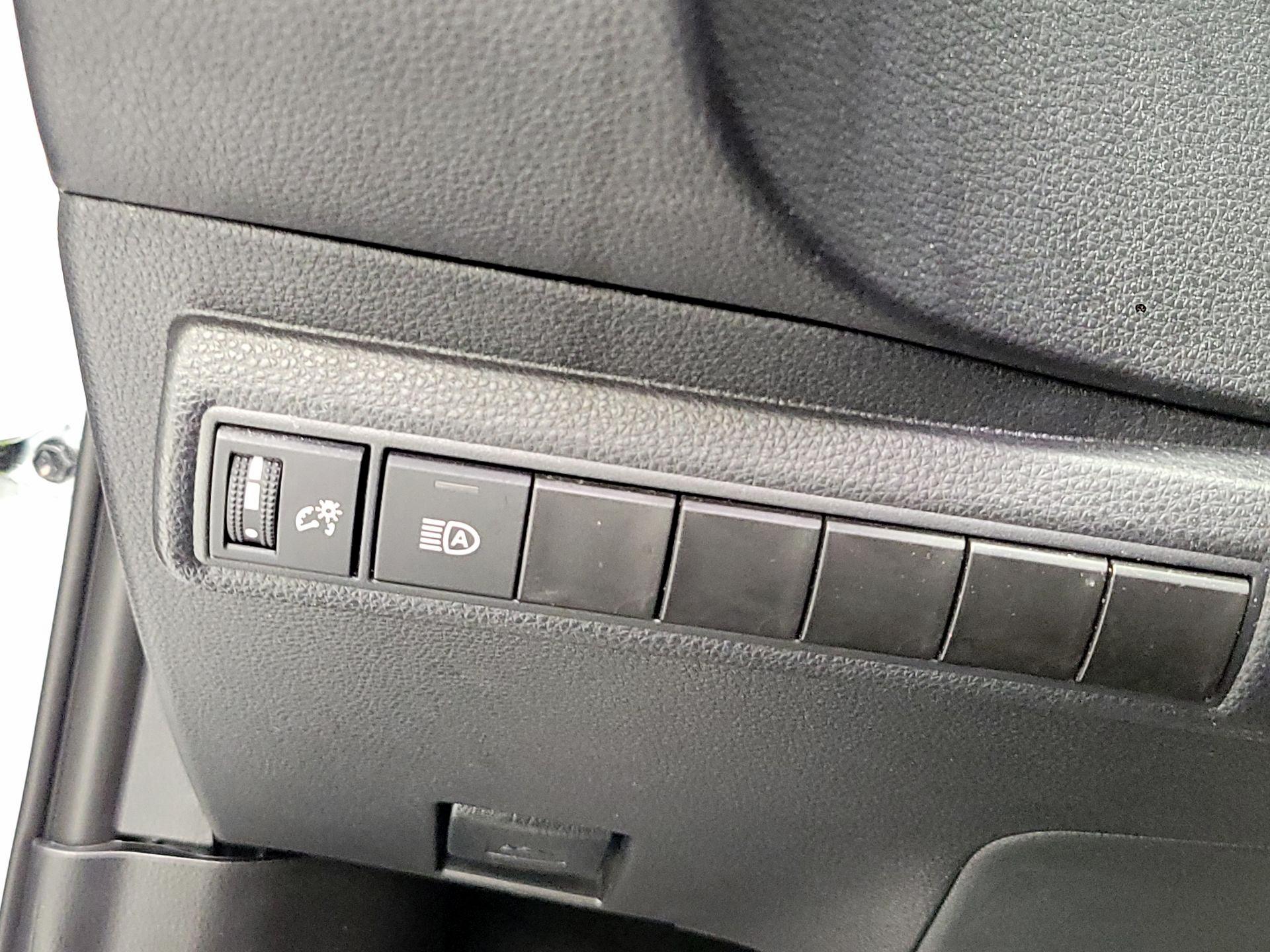 Thumbnail: 2025 Toyota Corolla - 11