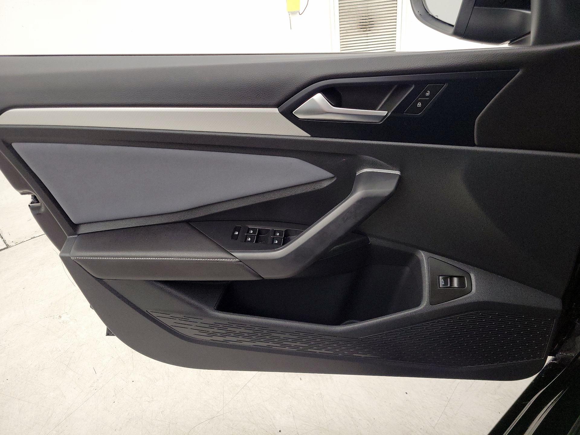 Thumbnail: 2025 Volkswagen Jetta - 12