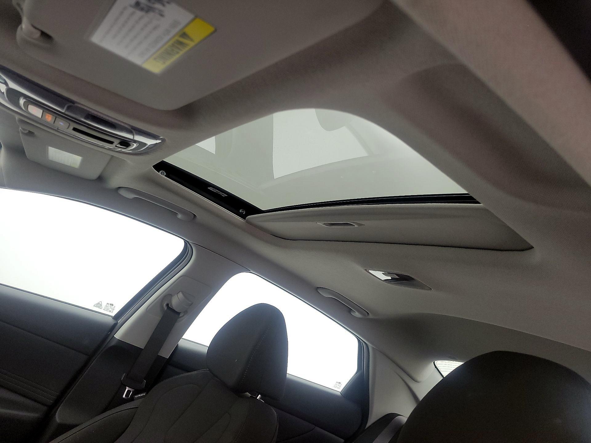 Thumbnail: 2025 Hyundai Elantra - 17