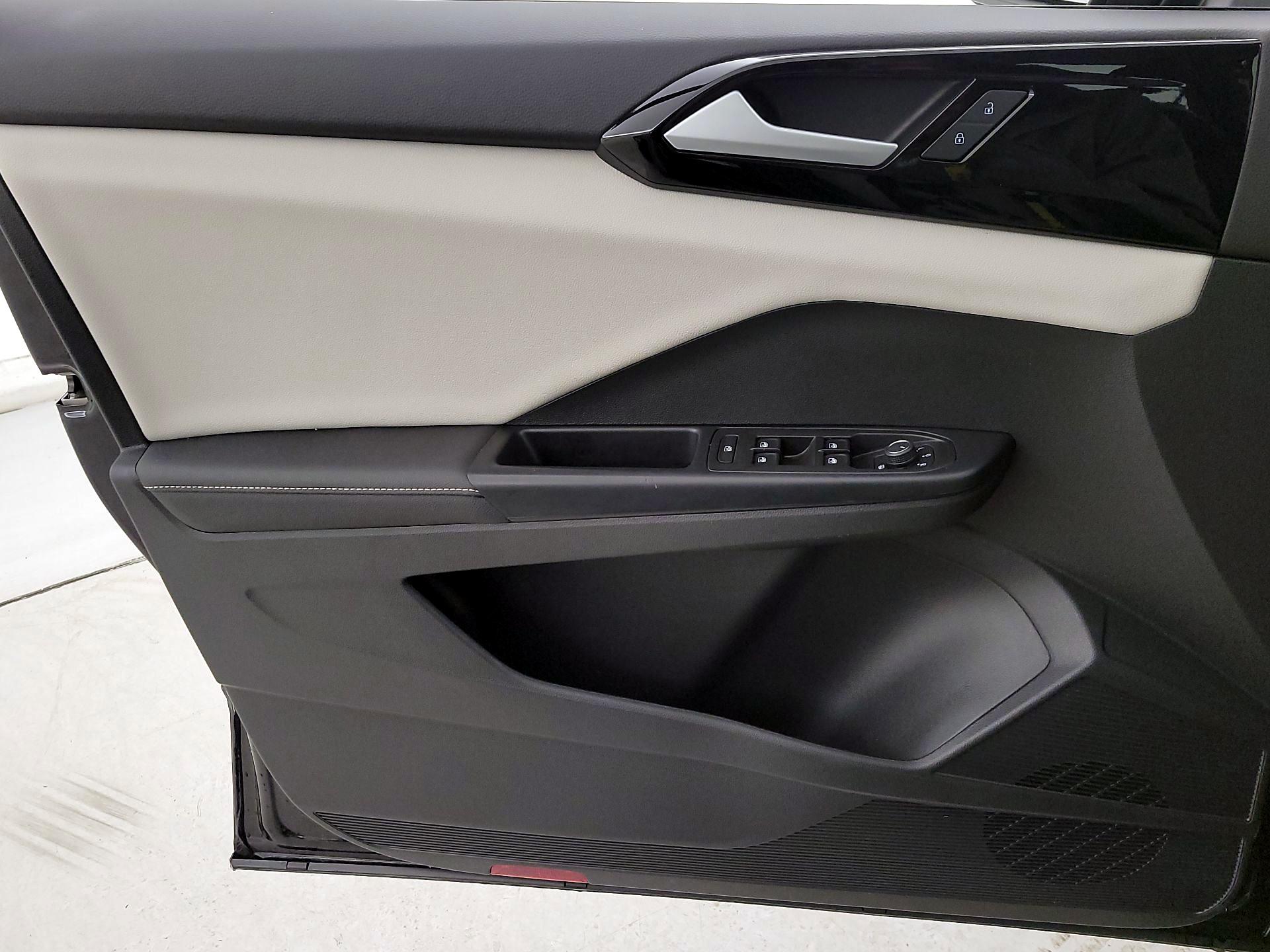 Thumbnail: 2025 Volkswagen Taos - 12