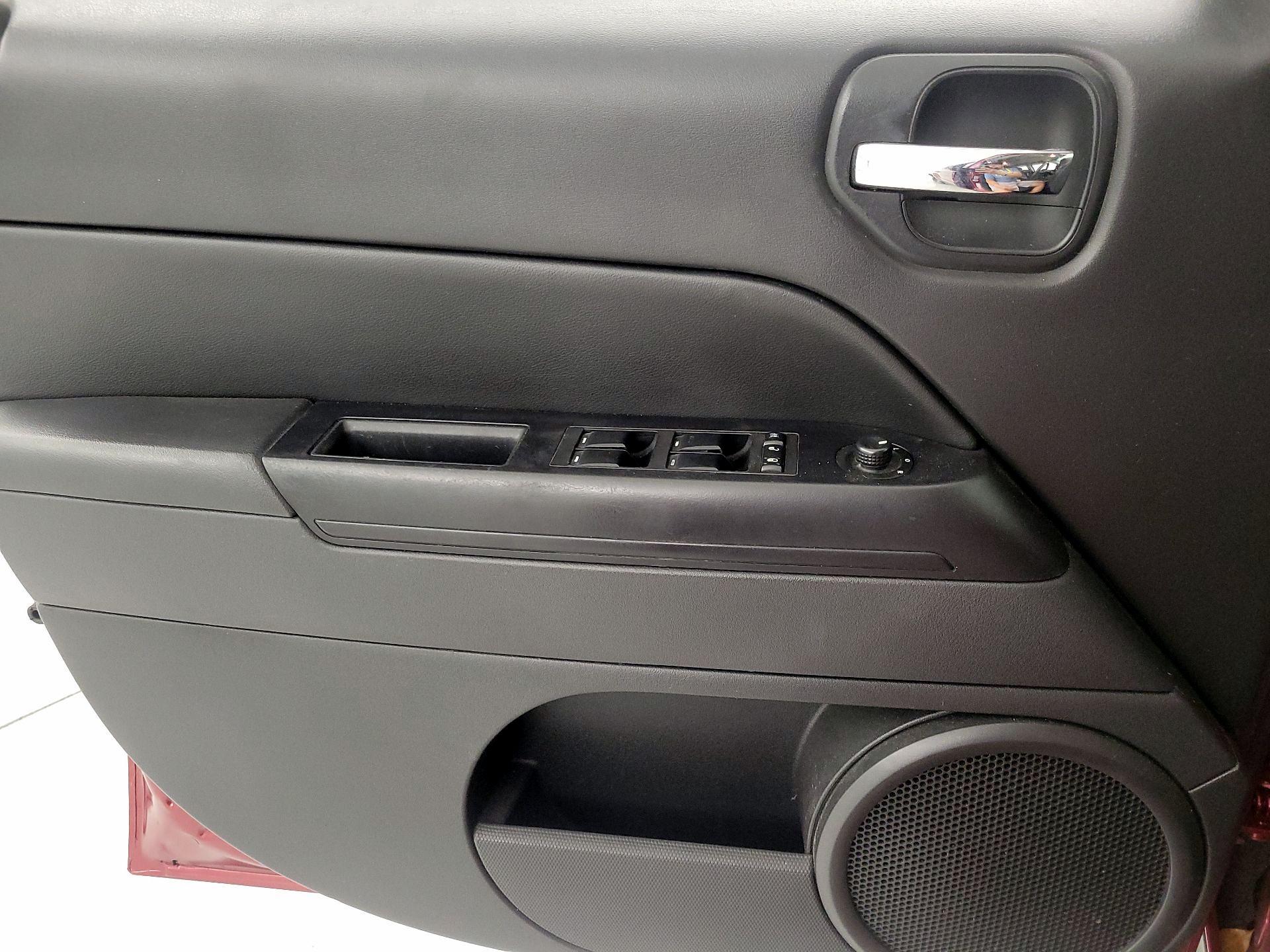 Thumbnail: 2016 Jeep Patriot - 12