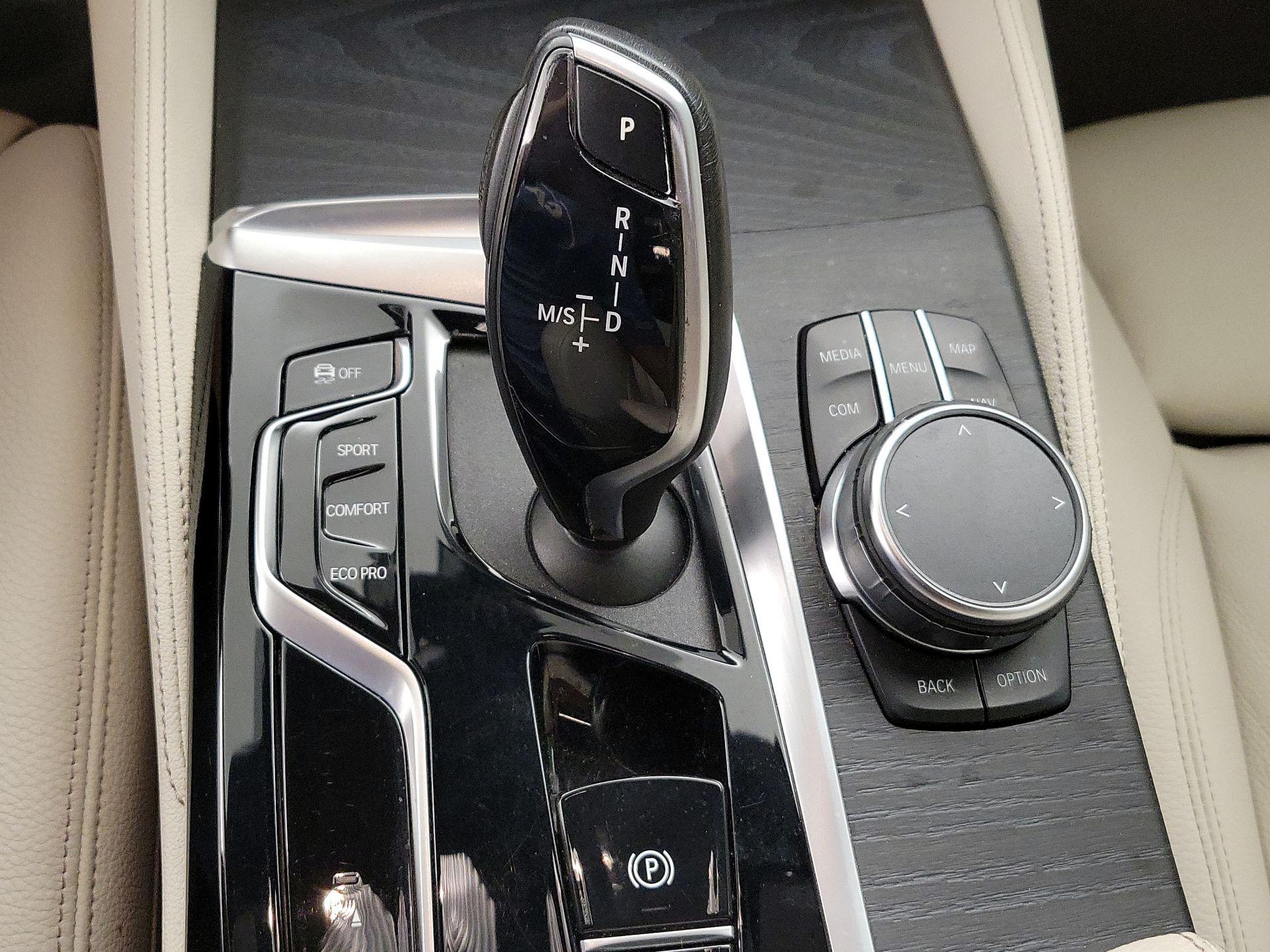 Thumbnail: 2022 BMW 5 Series - 18