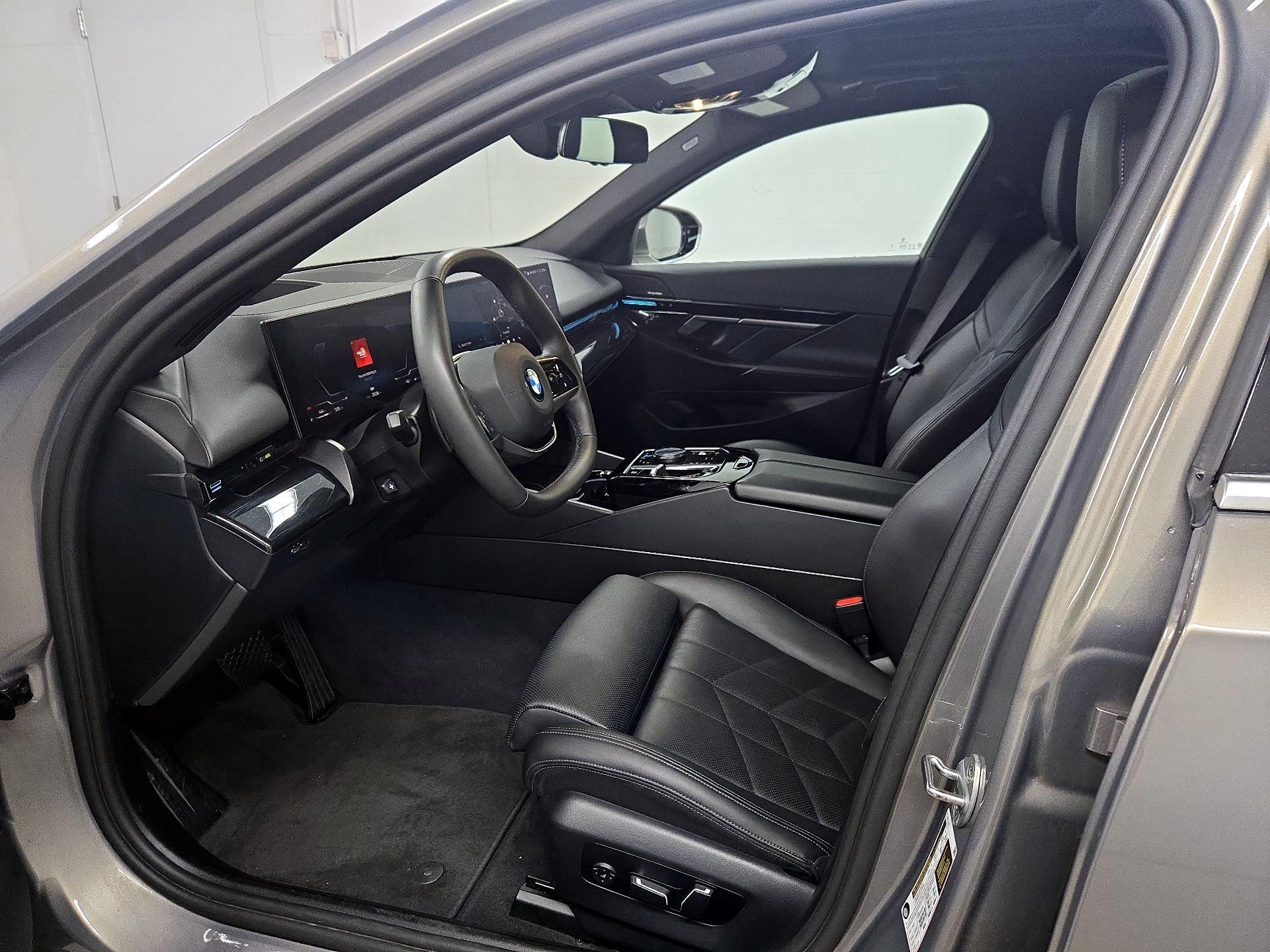 Thumbnail: 2025 BMW 5 Series - 11