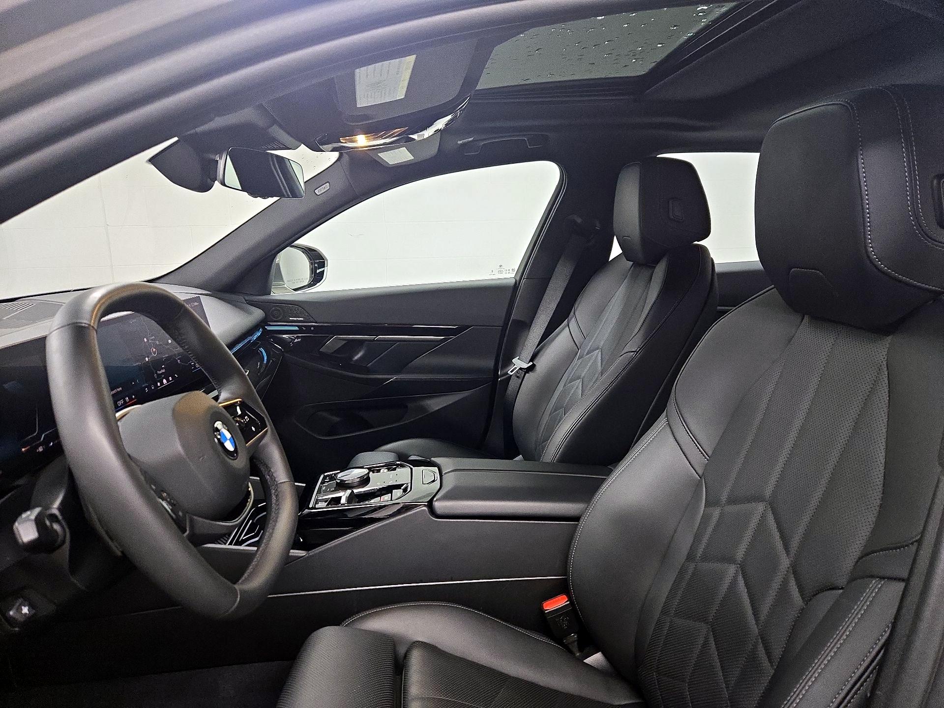 Thumbnail: 2025 BMW 5 Series - 20