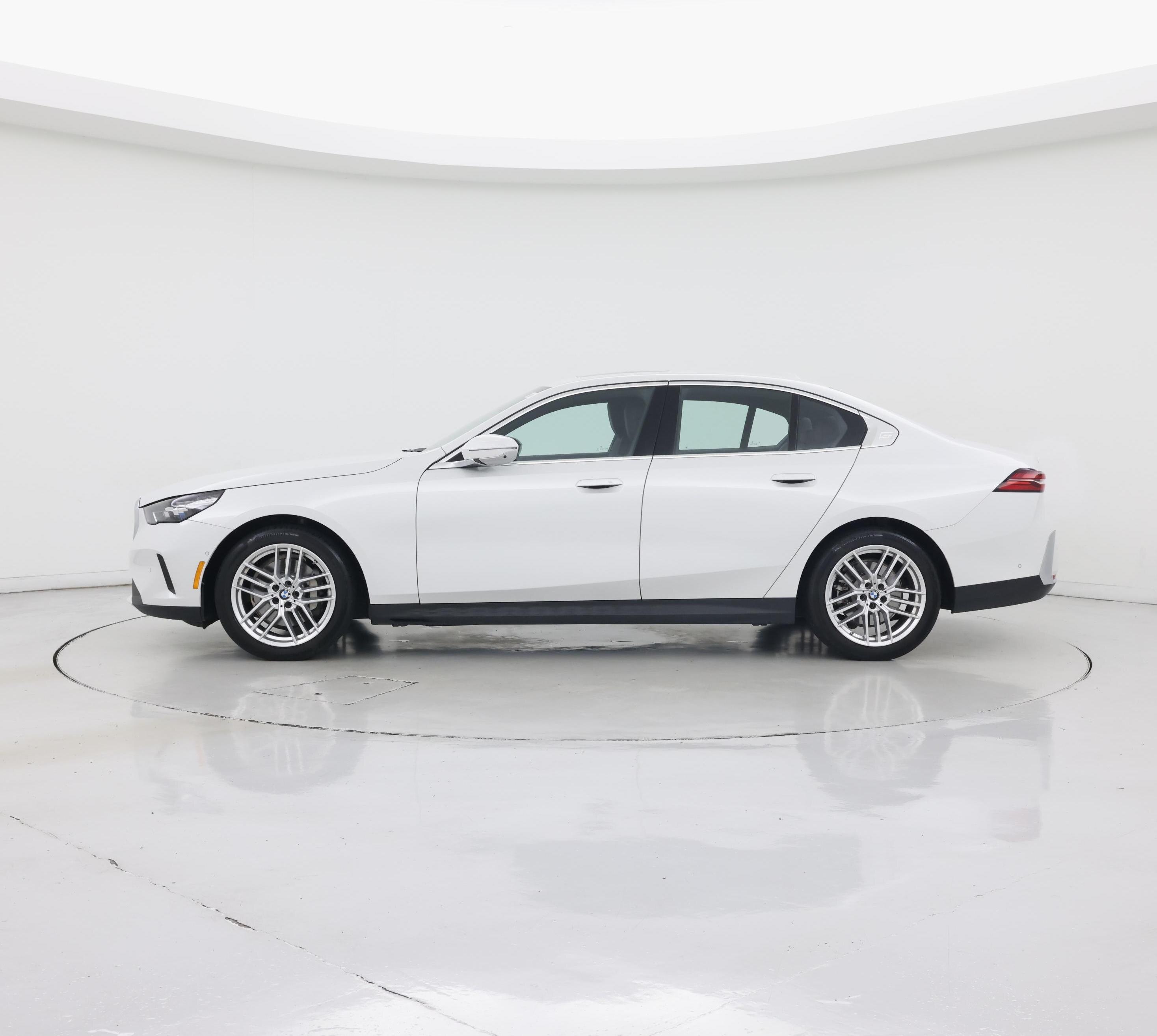 Thumbnail: 2025 BMW 5 Series - 3