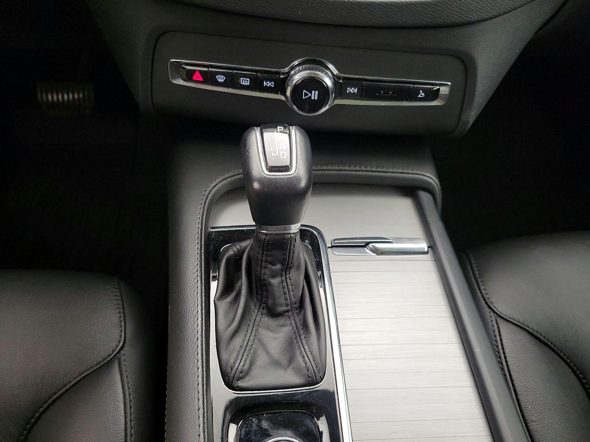 Thumbnail: 2022 Volvo XC90 - 18