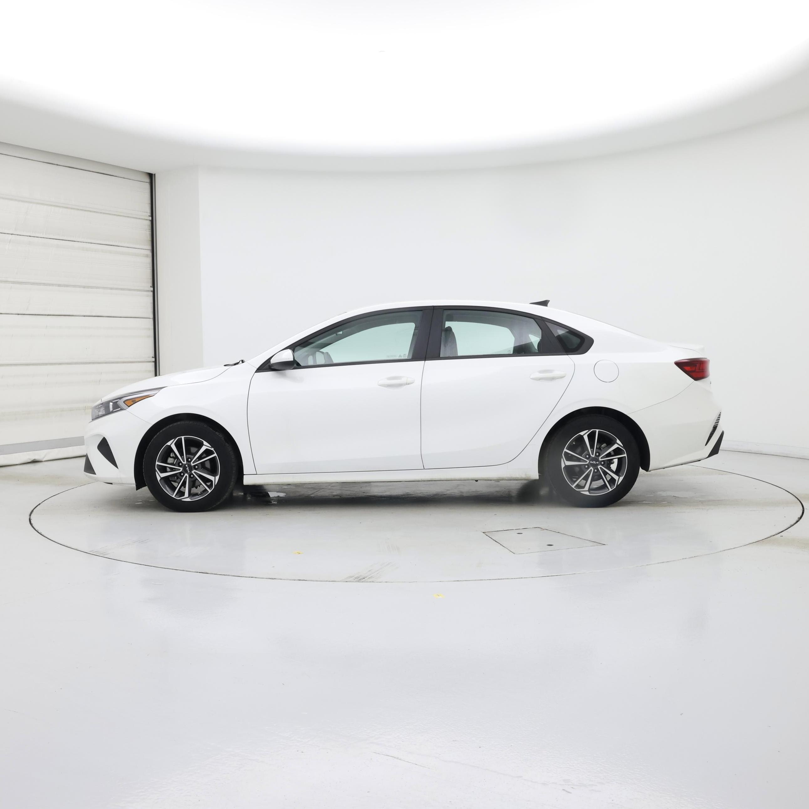 Thumbnail: 2024 Kia Forte - 3