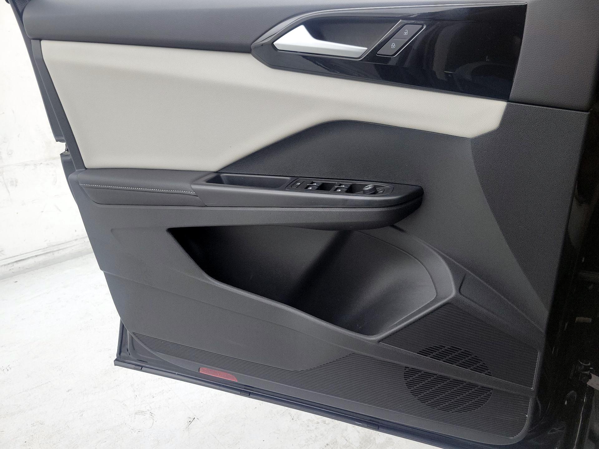 Thumbnail: 2025 Volkswagen Taos - 12