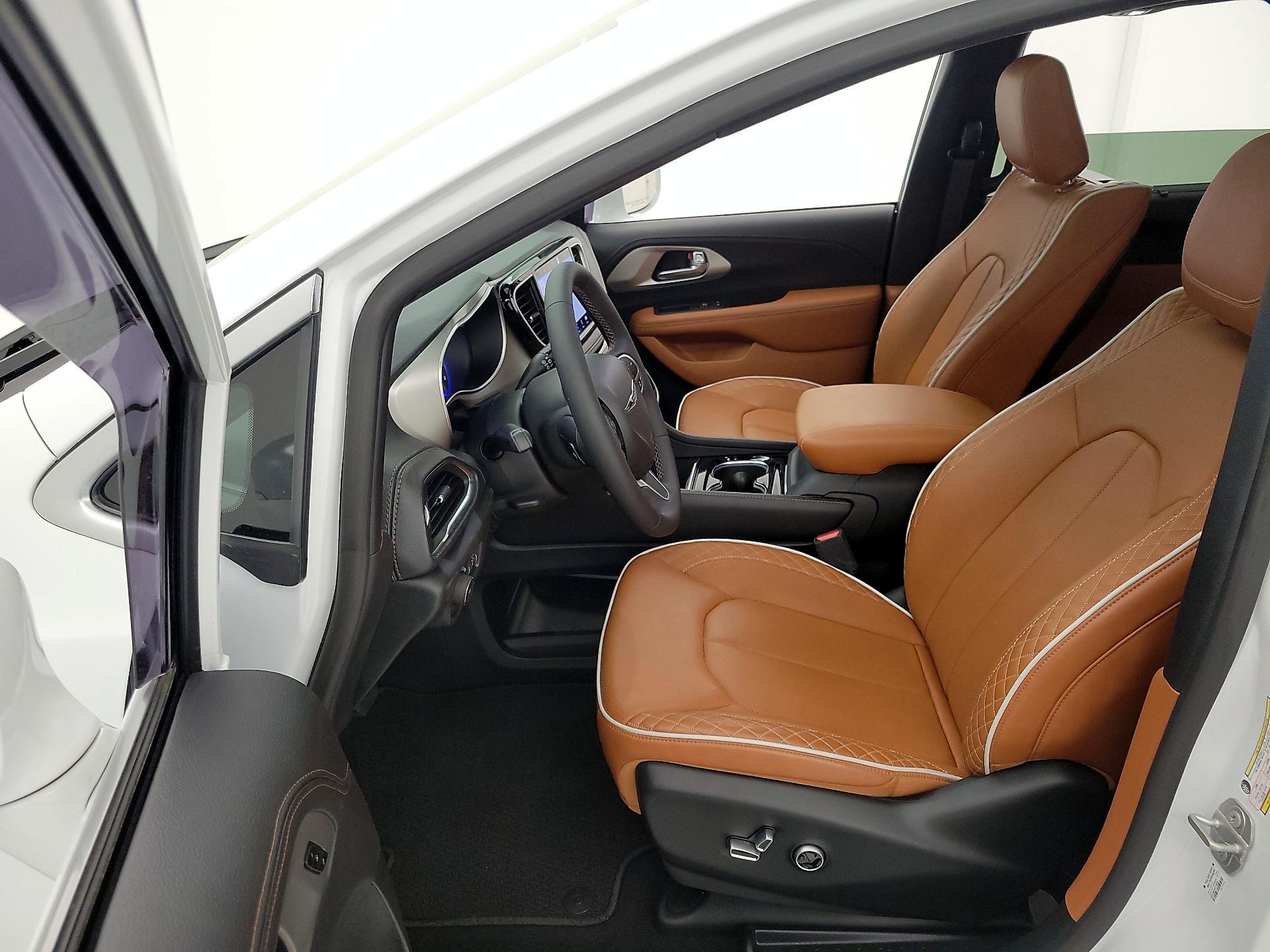 Thumbnail: 2024 Chrysler Pacifica - 11