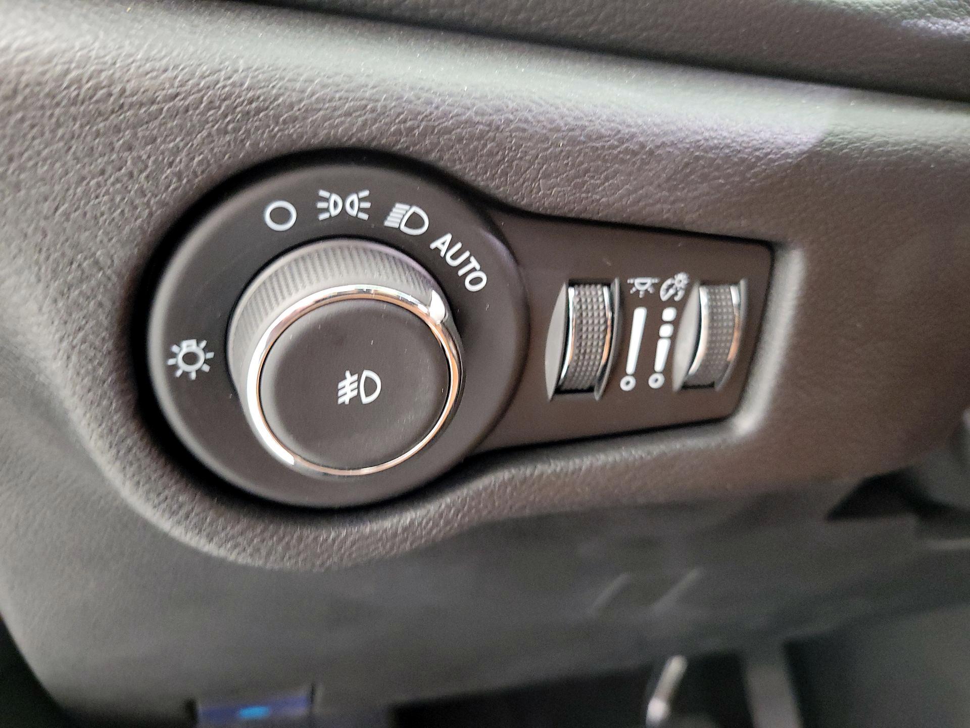 Thumbnail: 2024 Chrysler Pacifica - 13