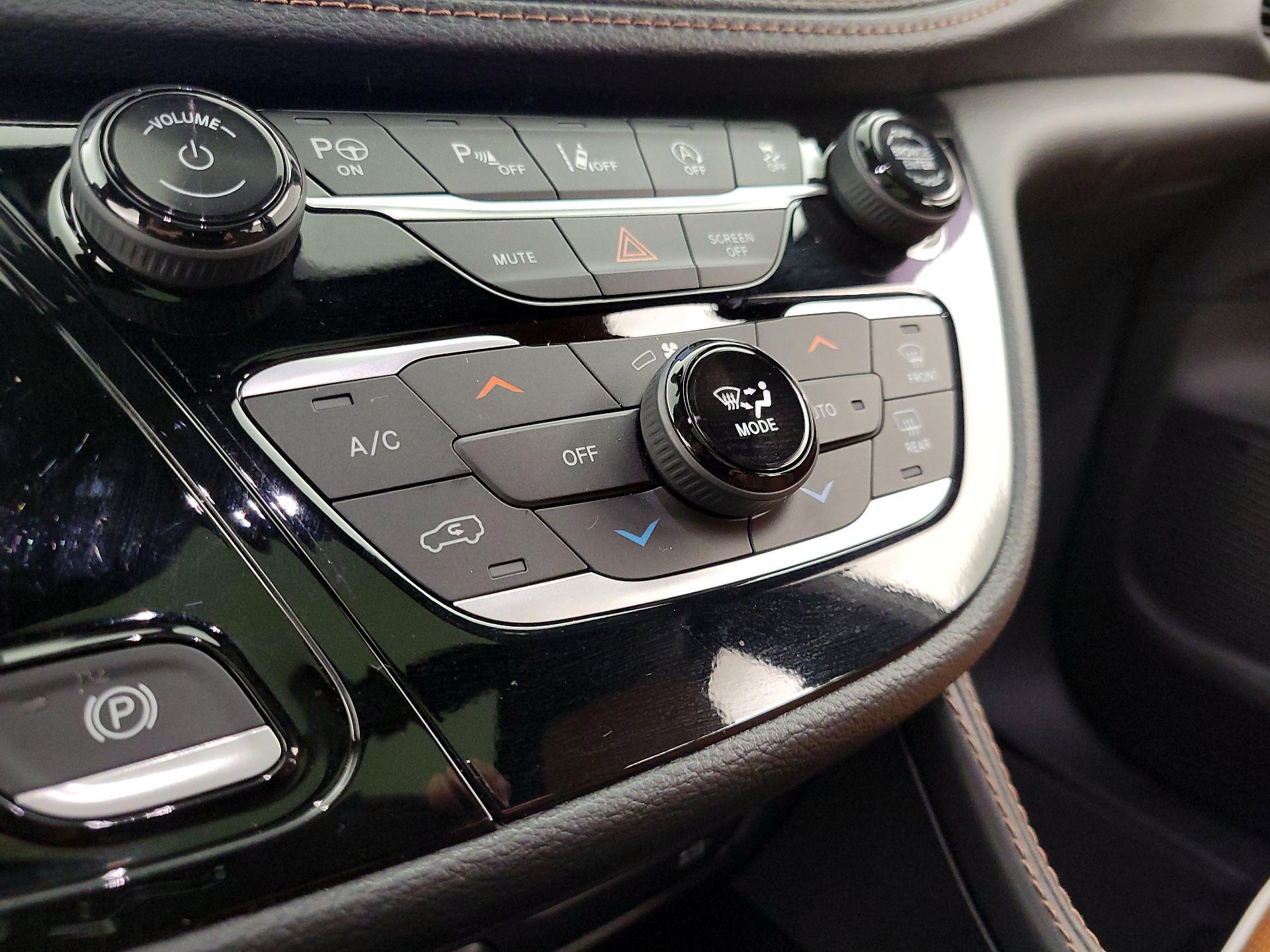 Thumbnail: 2024 Chrysler Pacifica - 17