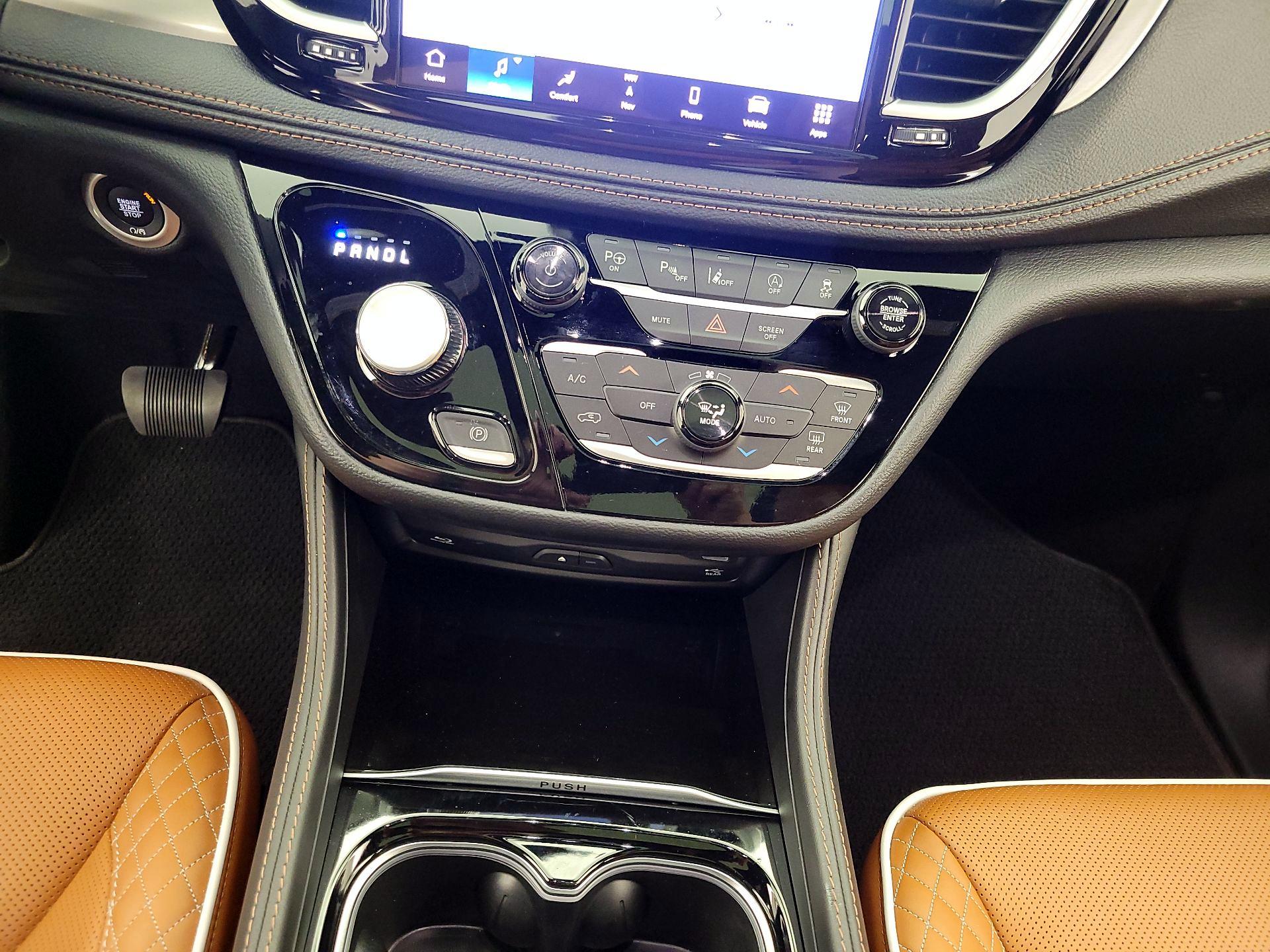 Thumbnail: 2024 Chrysler Pacifica - 18