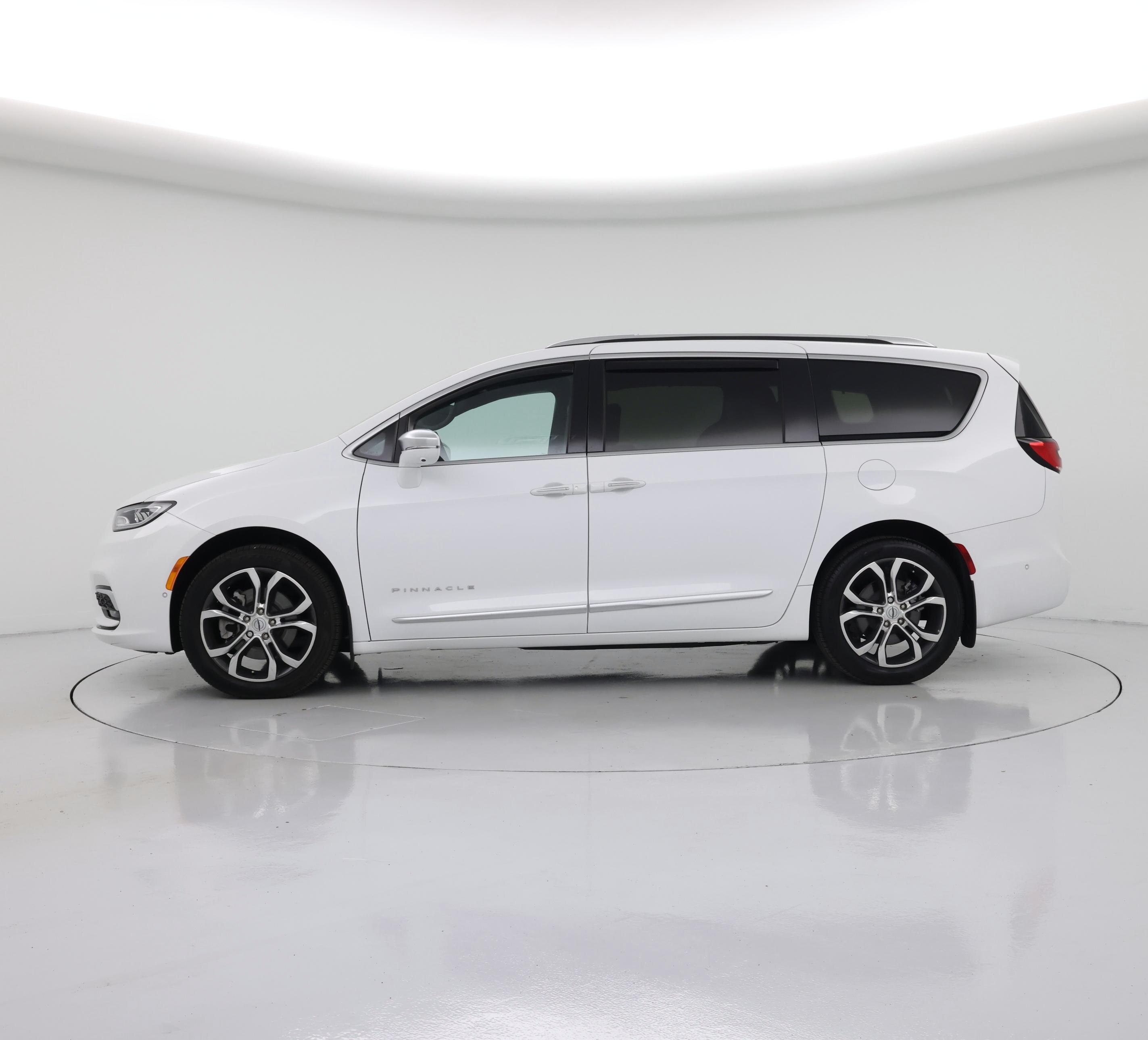 Thumbnail: 2024 Chrysler Pacifica - 3