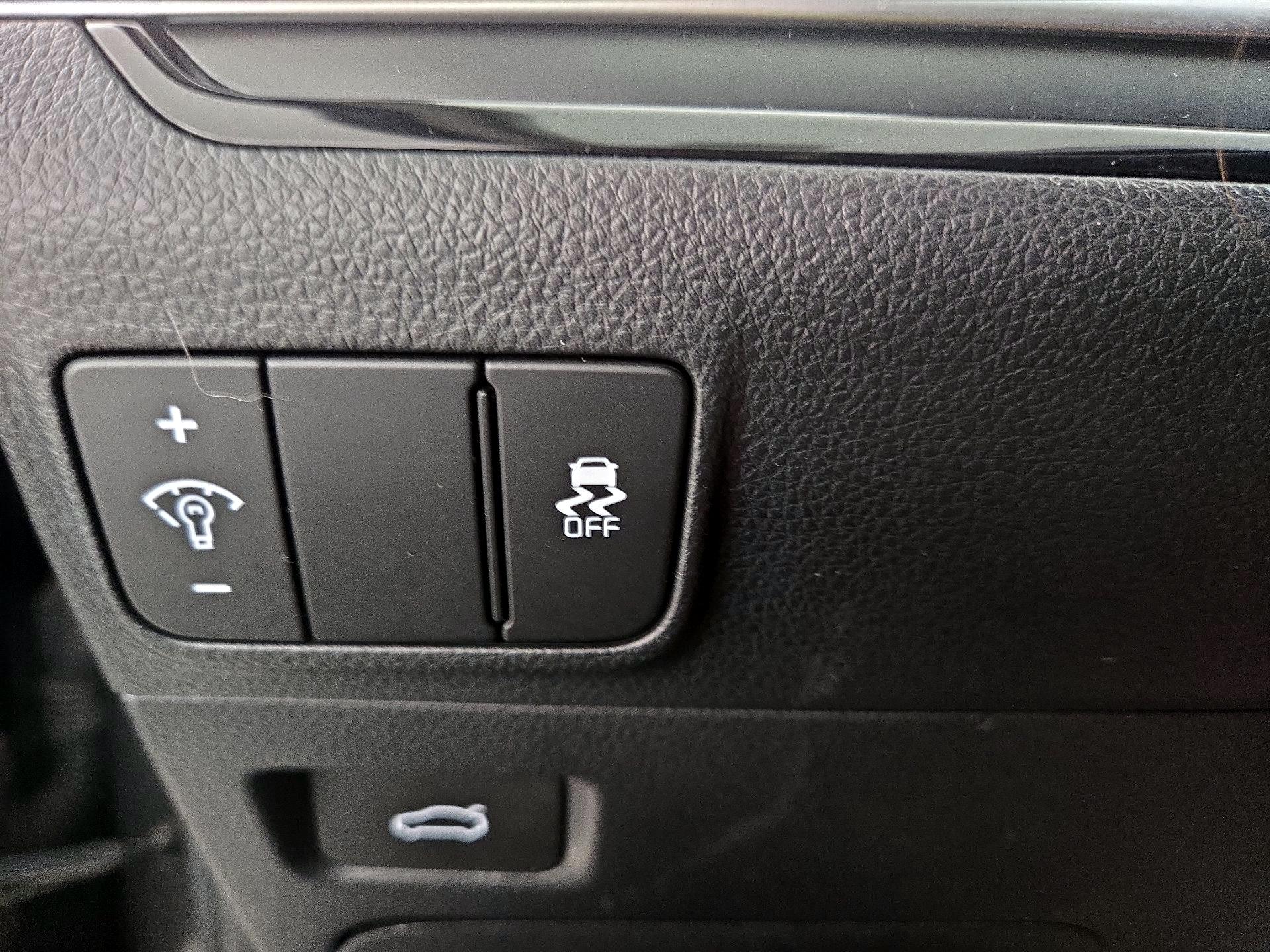 Thumbnail: 2025 Kia K5 - 13