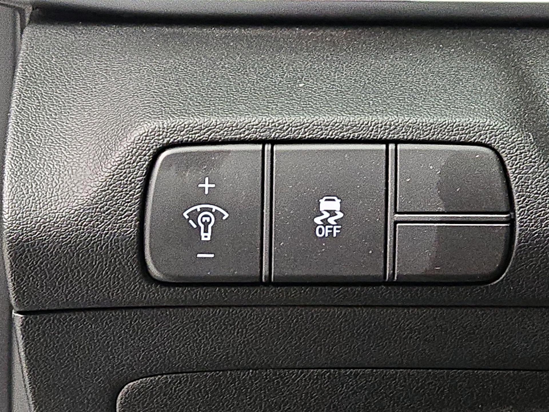 Thumbnail: 2025 Hyundai Elantra - 13