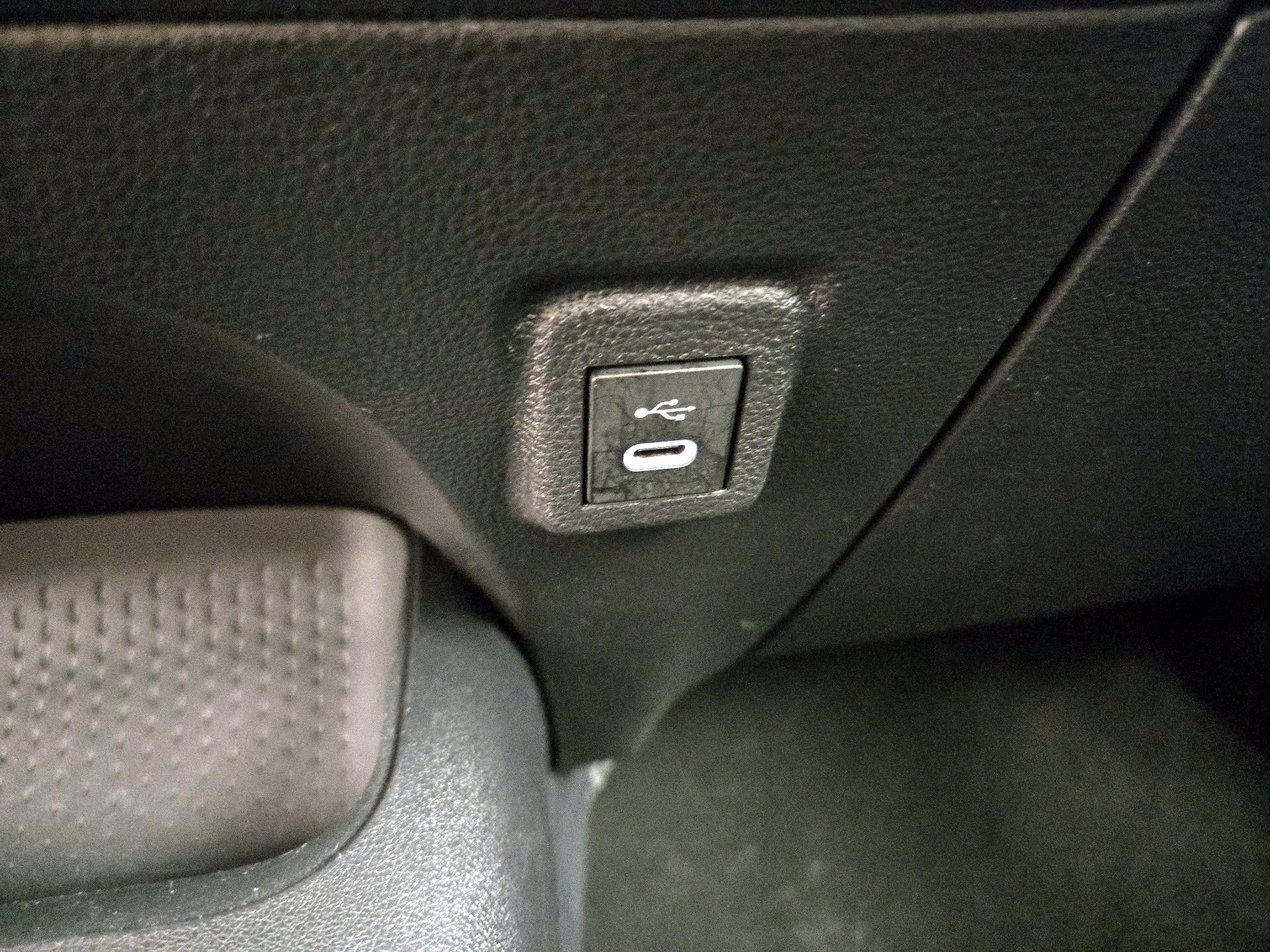 Thumbnail: 2025 Toyota Corolla - 18