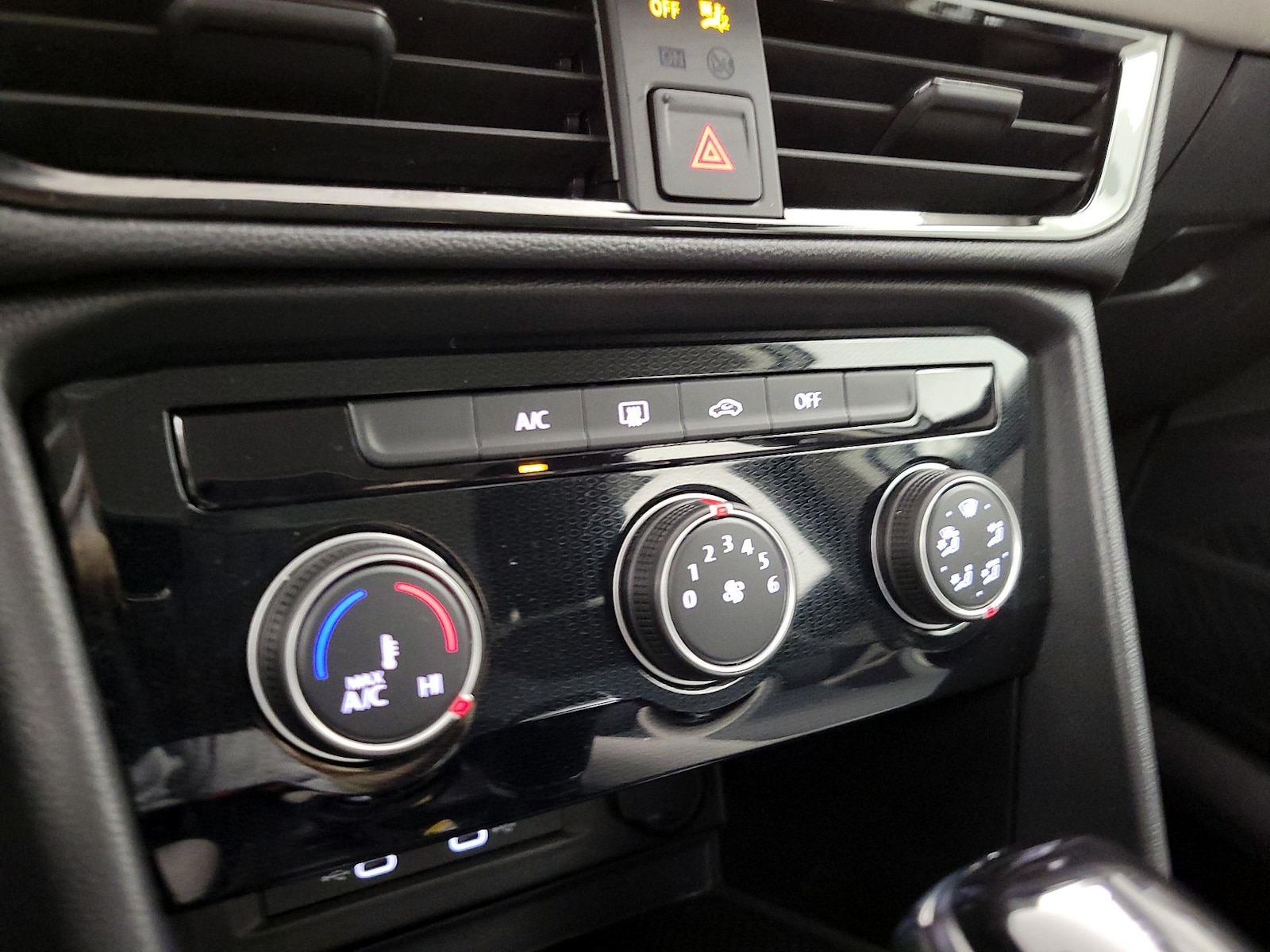 2025 Volkswagen Taos S - Photo 18