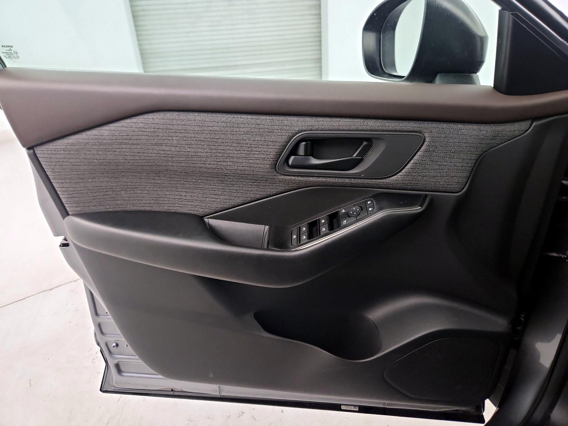 Thumbnail: 2023 Nissan Rogue - 12