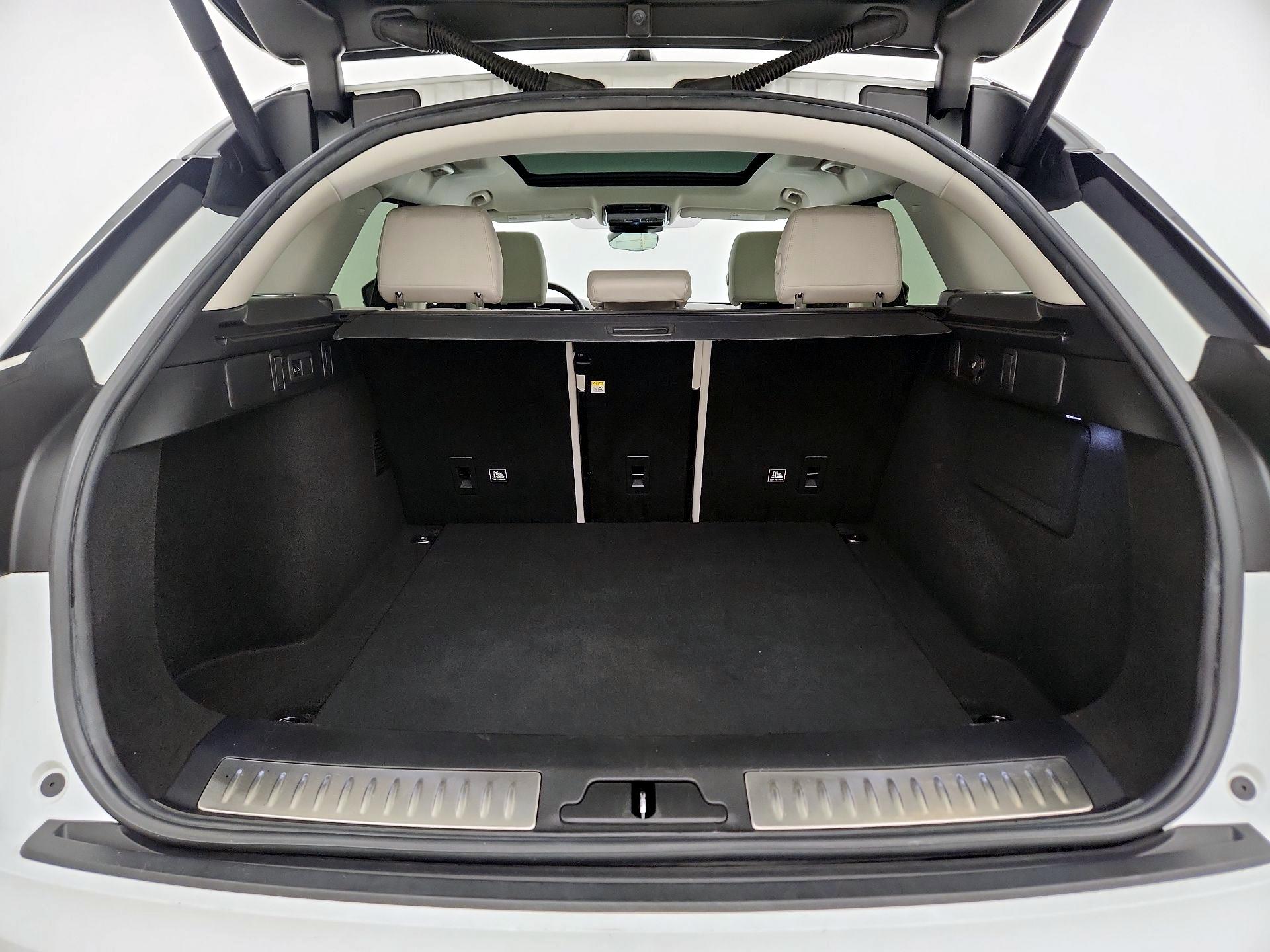 Thumbnail: 2020 Land Rover Range Rover Velar - 19